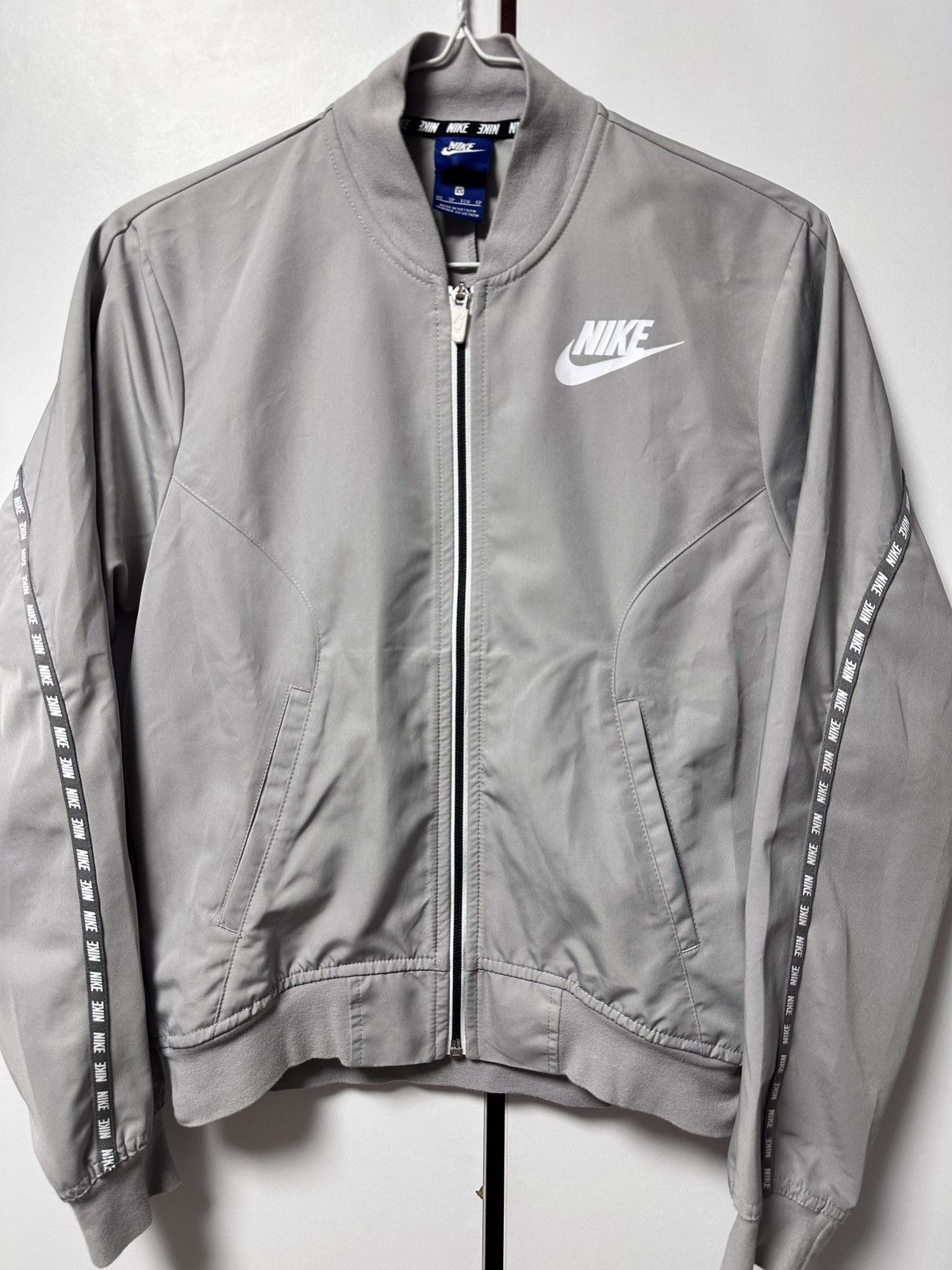 Nike Nike lightweight bomber jacket, perfect condition, size xs Size XS / US 0-2 / IT 36-38 - 2 Thumbnail