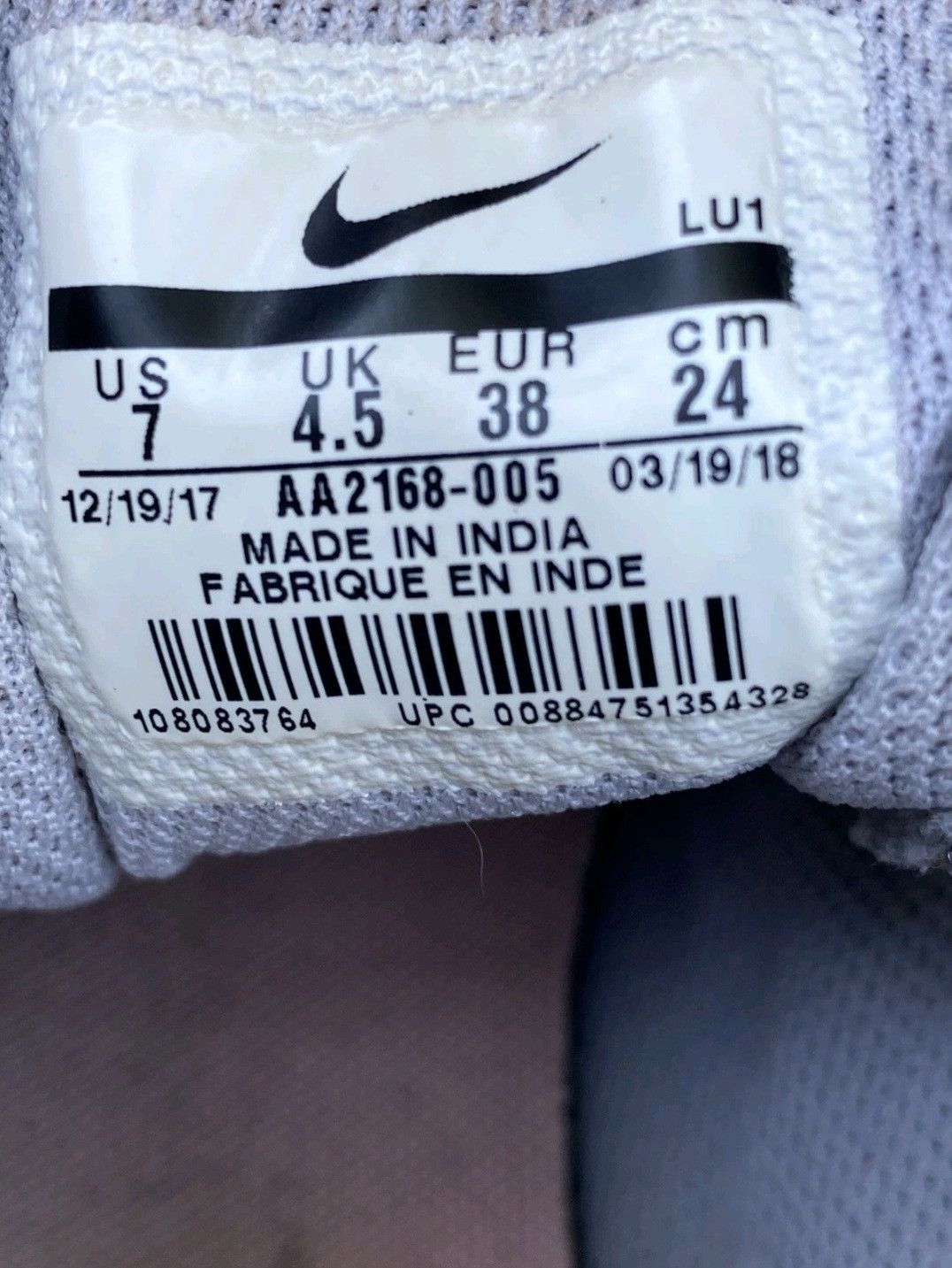 Nike Nike Wmns Air Max Axis Grey Coral AA2168005 Size 7 Size US 7 / IT 37 - 8 Thumbnail