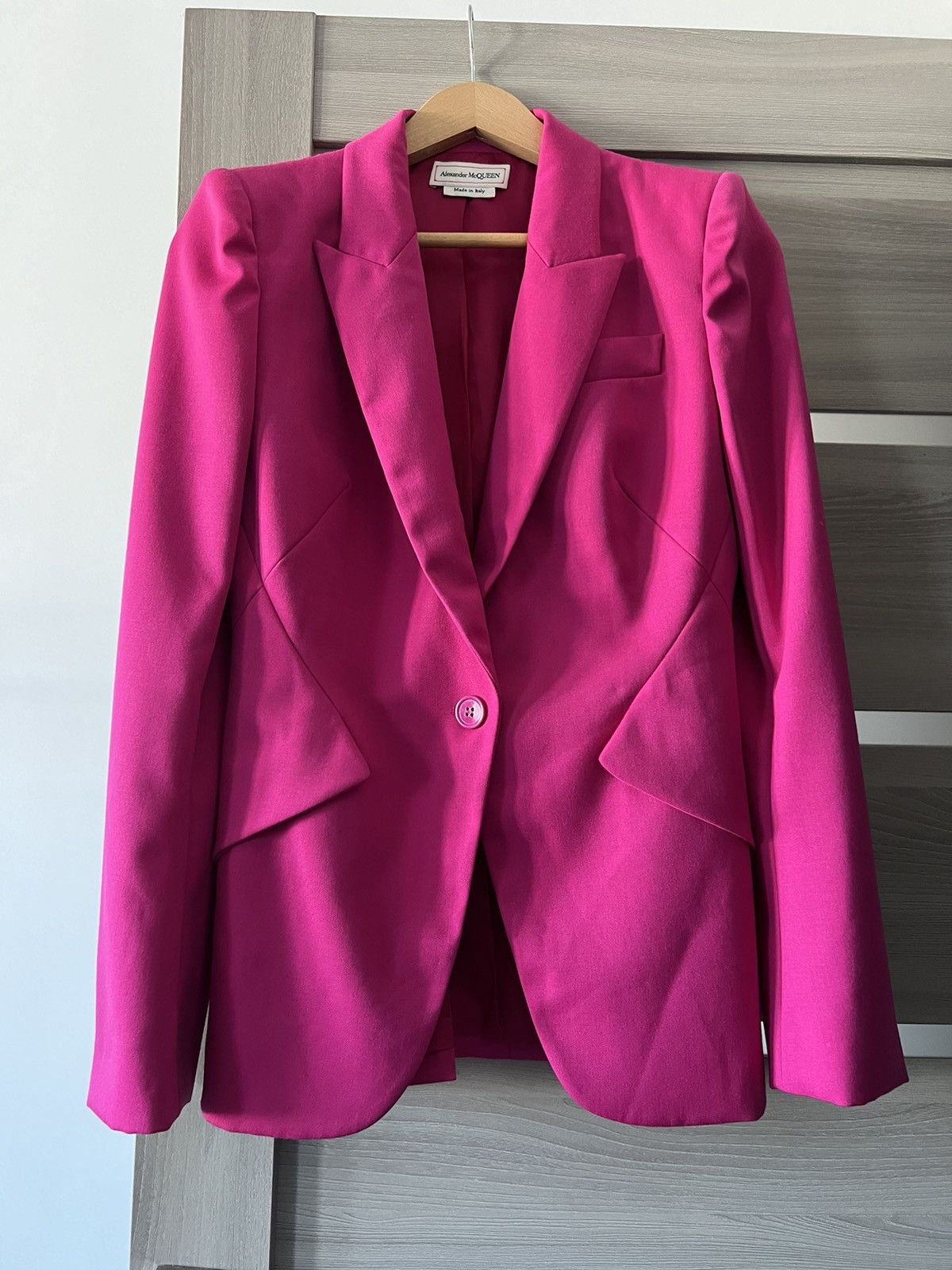 Alexander McQueen ALEXANDER MCQUEEN SHOULDER ONE BUTTON JACKET PINK 3000$ RRP Size M / US 6-8 / IT 42-44 - 4 Thumbnail