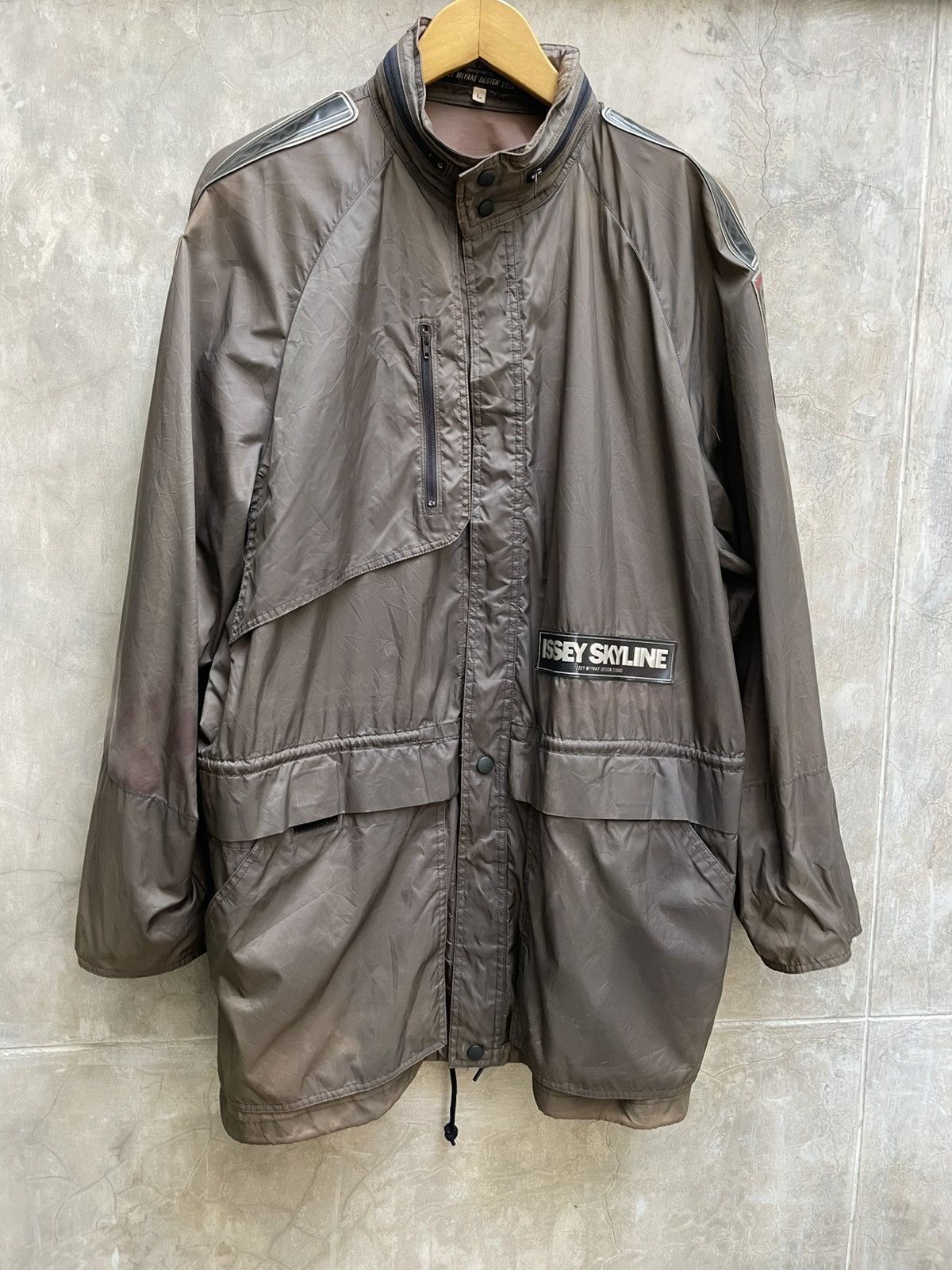 Vintage Issey Miyake x Nissan Skyline R30 Staff Jacket 1982 size L Size US L / EU 52-54 / 3 - 1 Thumbnail