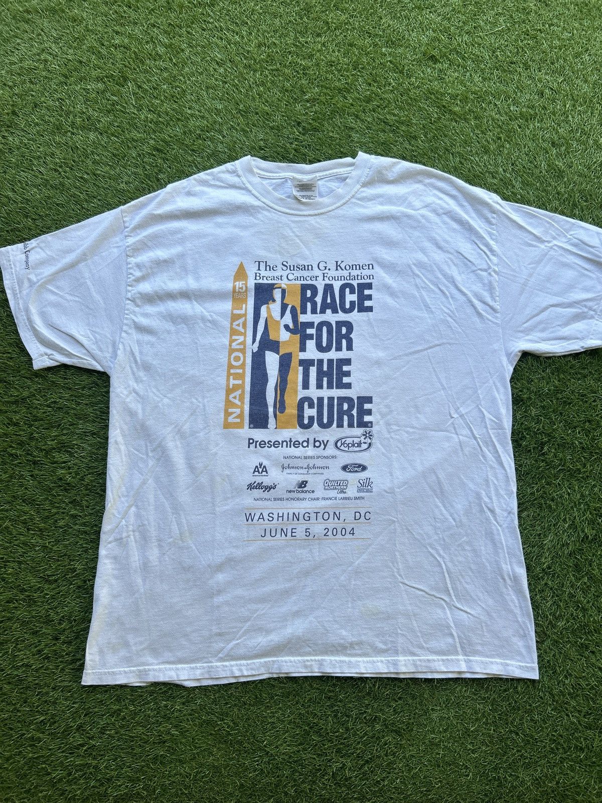 Vintage Vintage 2004 Susan G. Komen Race for the Cure T-Shirt Size US XL / EU 56 / 4 - 1 Thumbnail