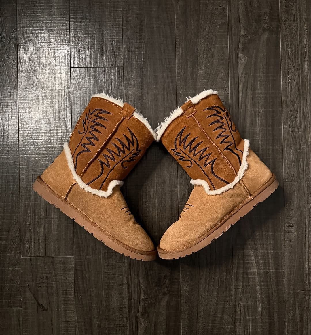 Other Bazo 1199 Cowboy Hugs Uggs Size US 10.5 / EU 43-44 - 1 Thumbnail
