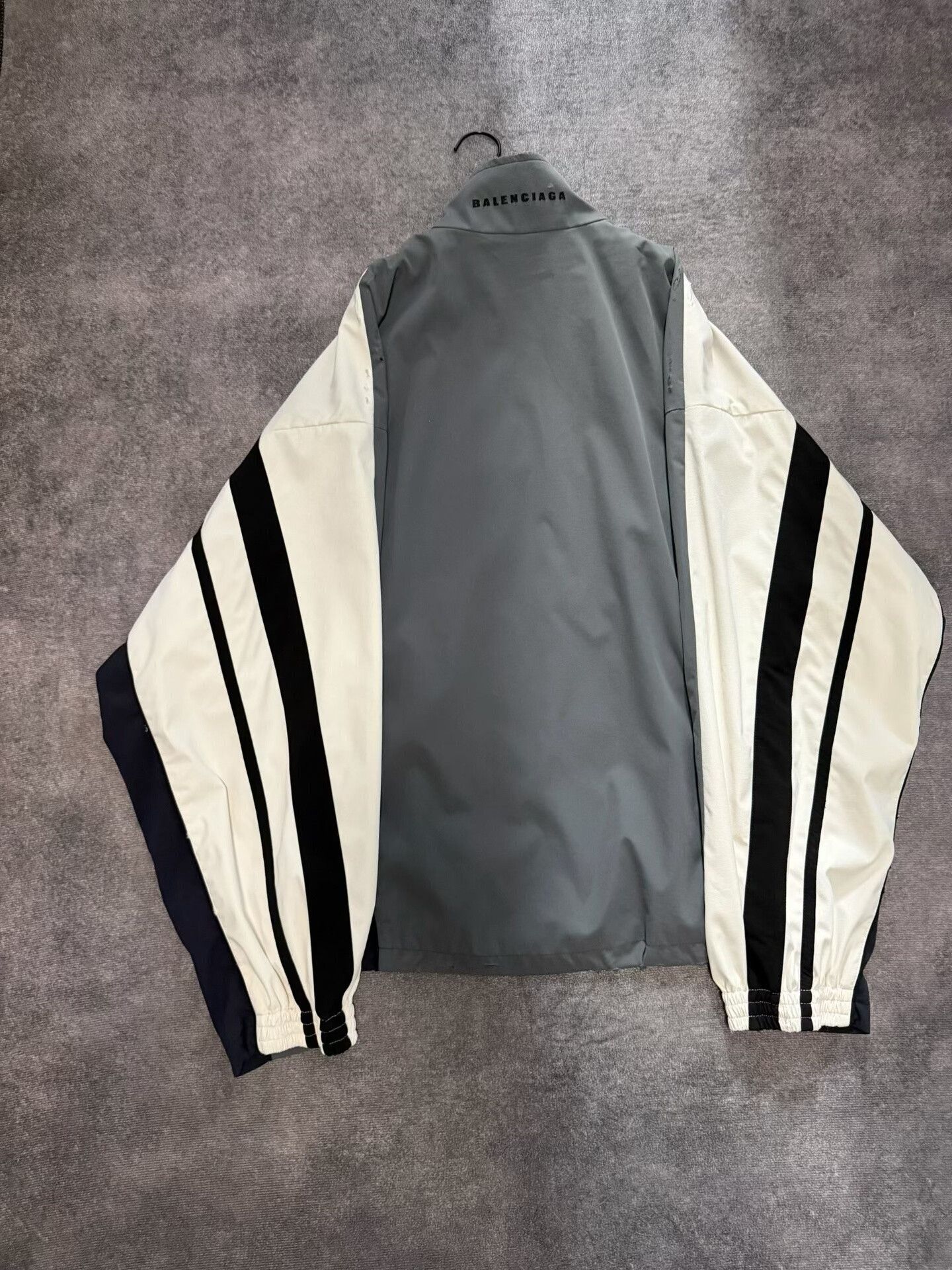 Balenciaga Balenciaga 50/50 Tracksuit Jacket White Gray Size US L / EU 52-54 / 3 - 2 Thumbnail