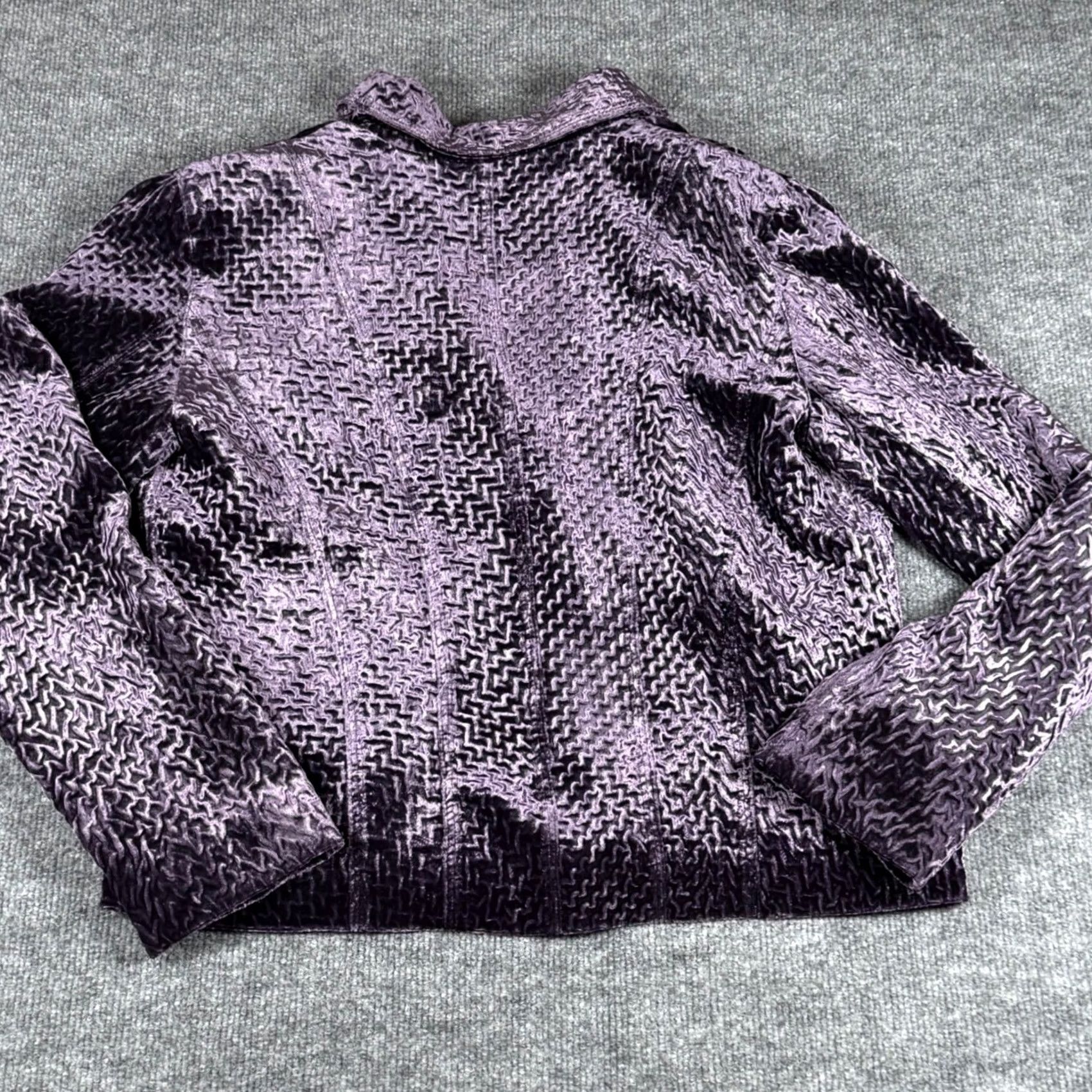 Vintage Chico's Blazer Shirt Velvet Purple Geometric Textured Single Button Lined Satin Short Jacket Womens Adult Medium Size XS / US 0-2 / IT 36-38 - 7 Thumbnail