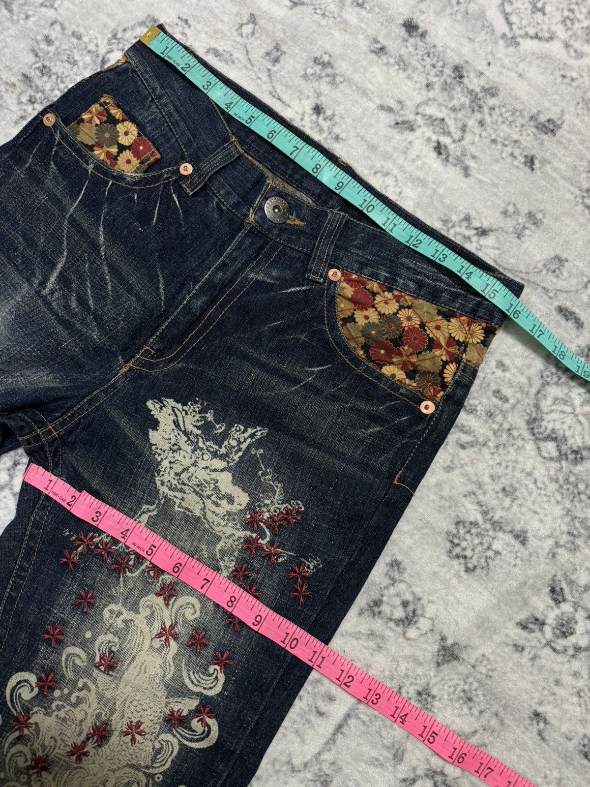 Japanese Brand JAPANESE BRAND KOI FISH KARAKURI STYLE DISTERSSED DENIM JEAN Size US 32 / EU 48 - 15 Thumbnail