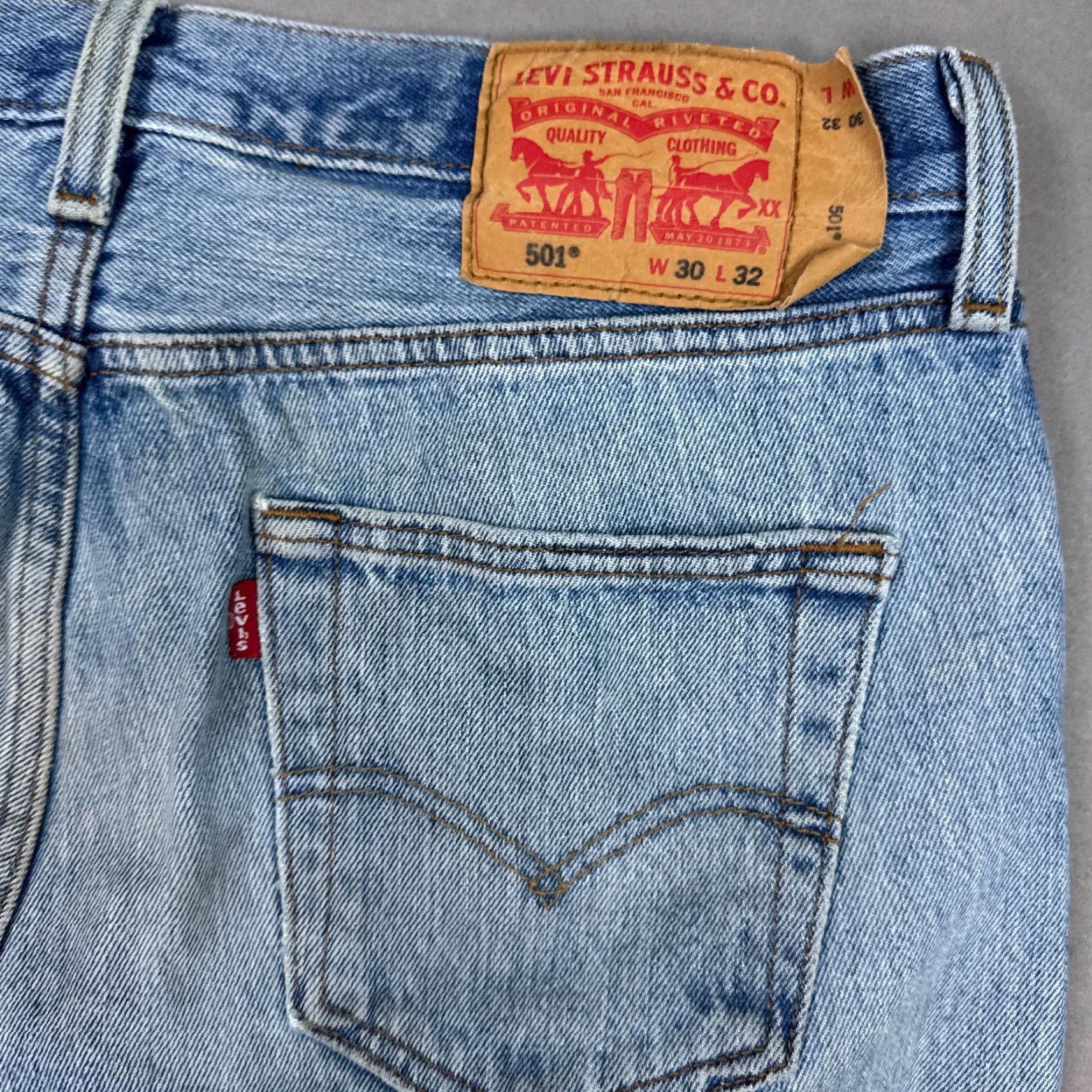 Levi's Levis 501 Jeans Mens 32x32 Blue Button Fly Denim Pant Work Distressed (Tag30x32) Size US 30 / EU 46 - 6 Thumbnail