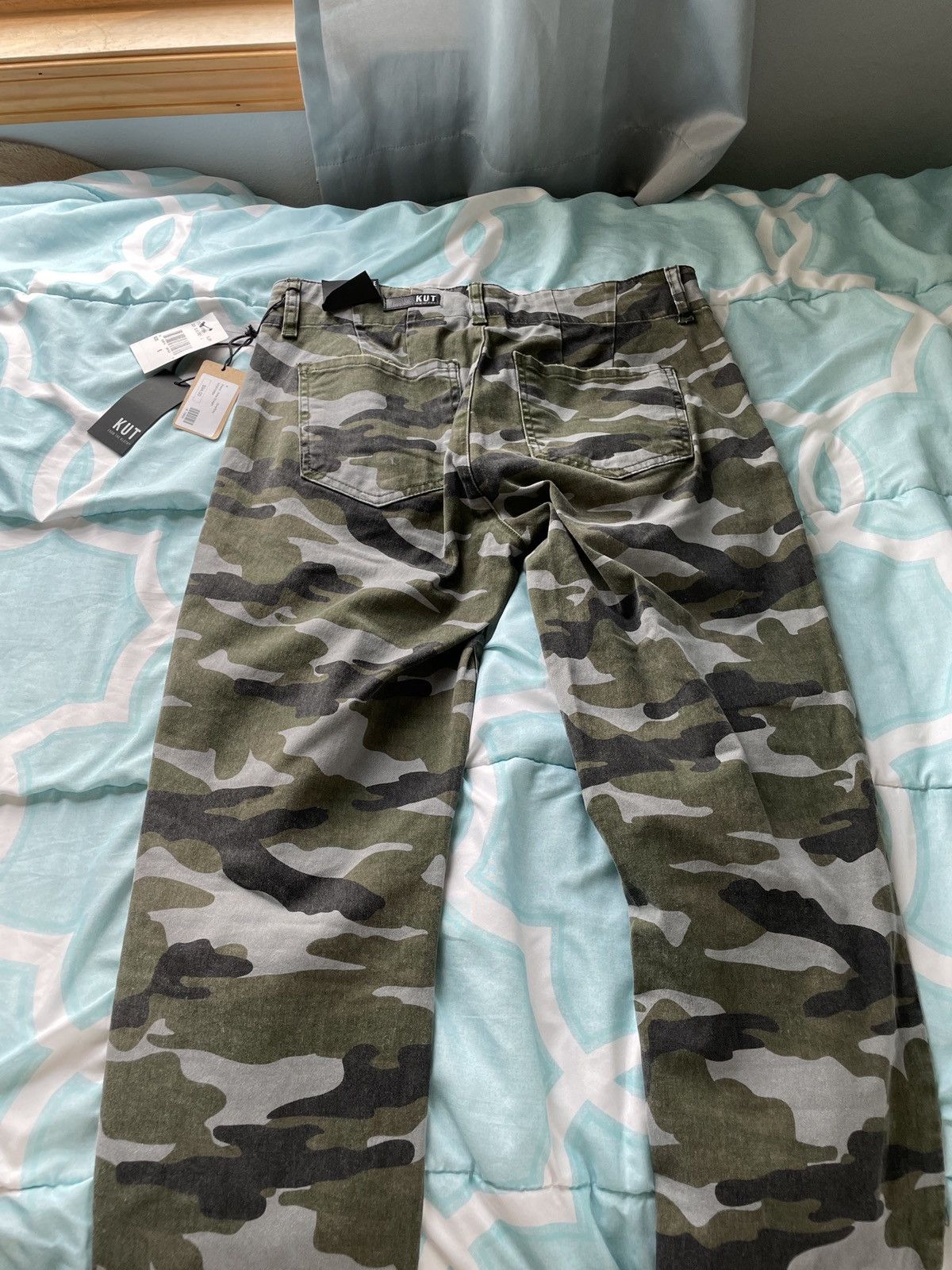 Other Kut Distressed Camo Pants w Zipper Leg Opening Size 28" / US 6 / IT 42 - 2 Thumbnail