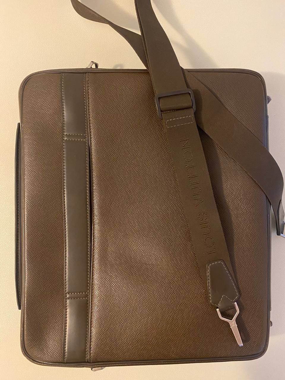 Louis Vuitton Louis Vuitton Taiga Porte-Documents Size ONE SIZE - 9 Thumbnail