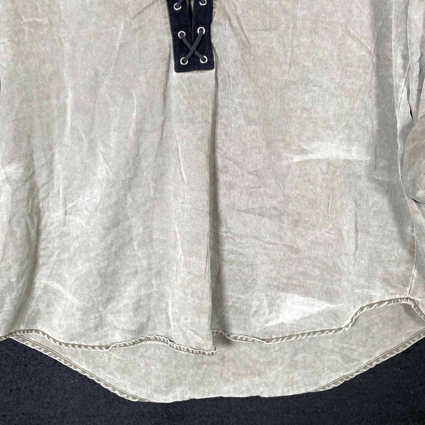 Express Express Blouse Green V-Neck Shoelace Front Roll Tab Sleeve Medium Womens Size M / US 6-8 / IT 42-44 - 3 Thumbnail