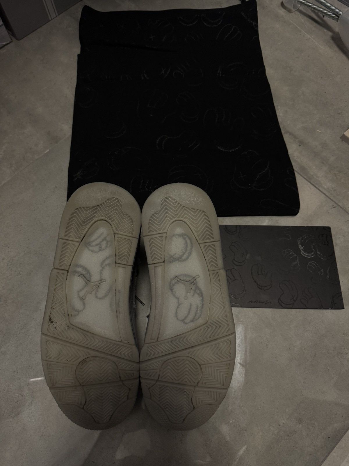 Jordan Brand × Kaws Jordan 4 Kaws Size US 9.5 / EU 42-43 - 6 Thumbnail