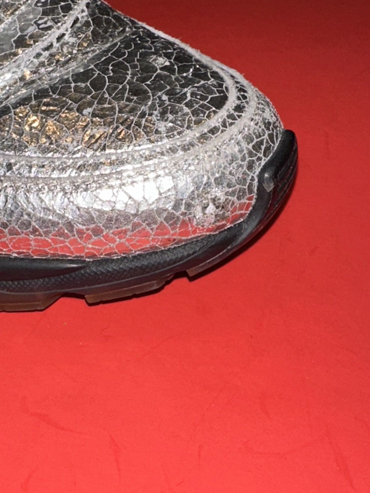 Chanel Chanel Silver Texture Leather CC Low Top Sneakers READ FLAWS Size US 8 / IT 38 - 10 Thumbnail
