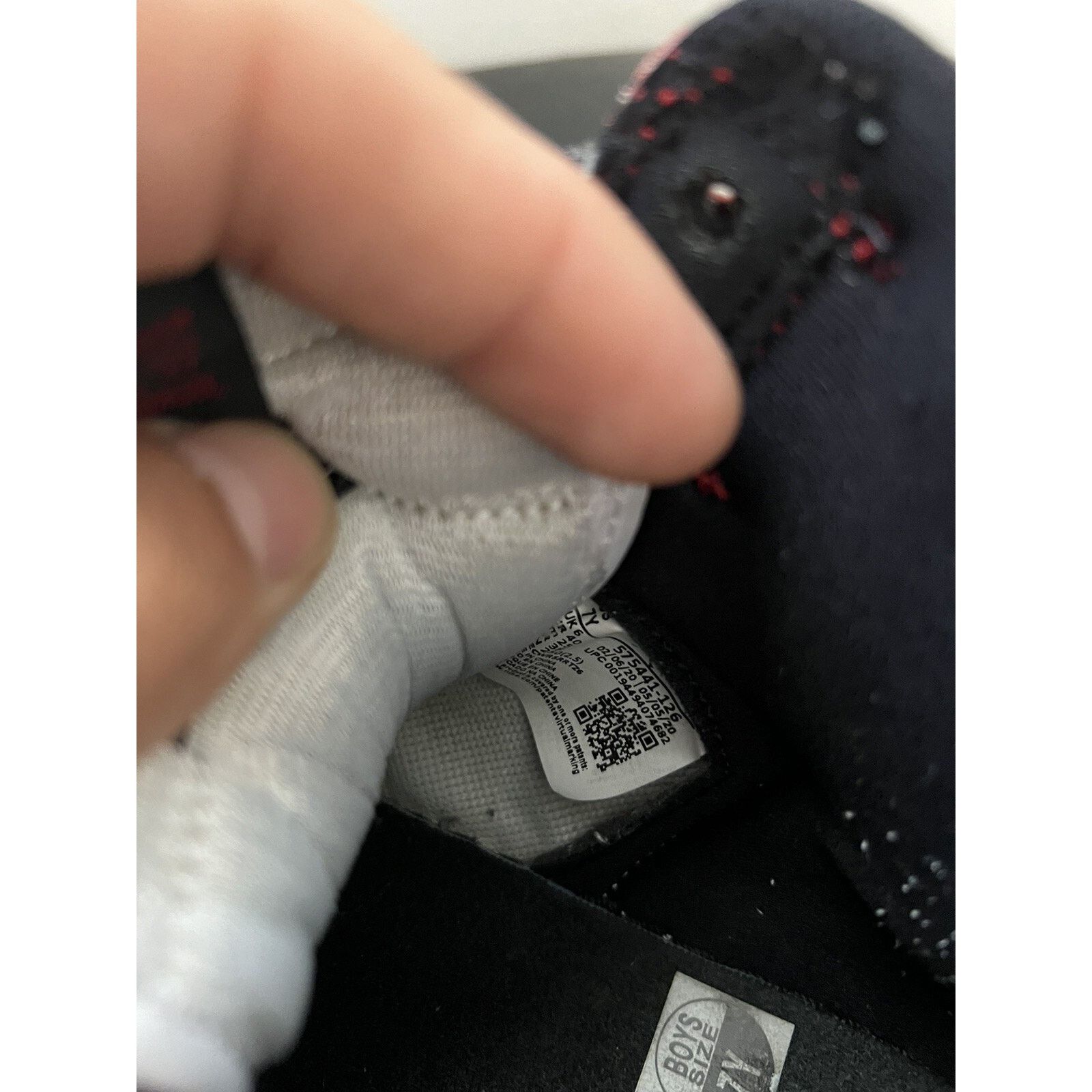 Nike Size 7Y (GS) - Jordan 1 Retro OG High Smoke Grey Size US 7 / EU 40 - 6 Thumbnail