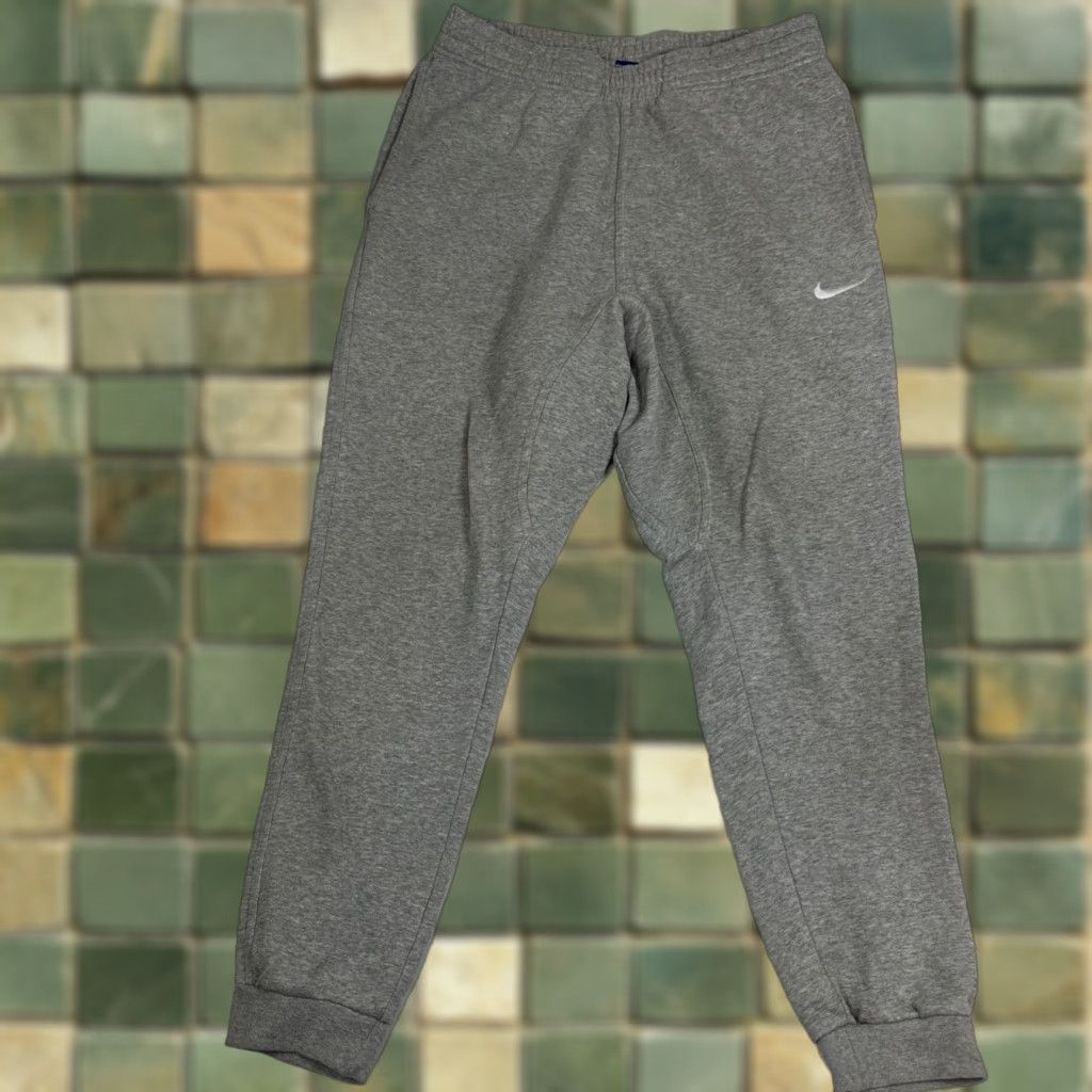 Nike Nike Sweatpants Jogger Elastic Cuffs Tapered Gray M Men’s Medium Activewear Best Nike Shirt? Size US 31 - 1 Thumbnail