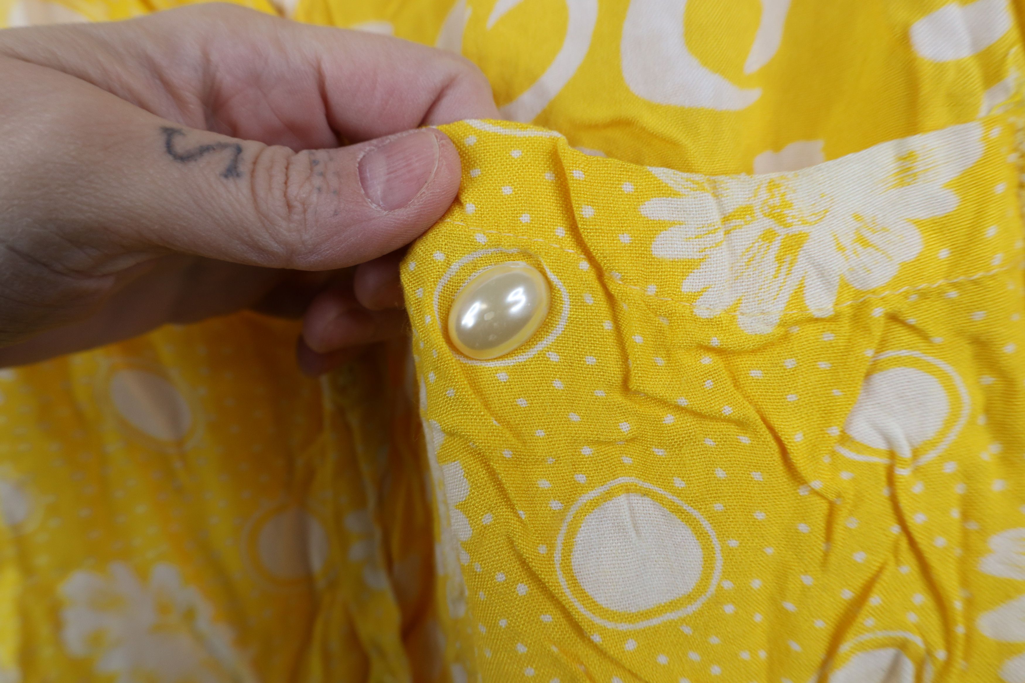 Vintage Vintage 90s Streetwear Gabardine Short Sleeve Button Shirt Size XL / US 12-14 / IT 48-50 - 7 Thumbnail