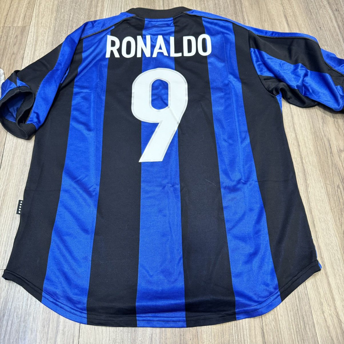 Nike Inter Milan 99/00 home shirt #9 Ronaldo Size US M / EU 48-50 / 2 - 2 Thumbnail