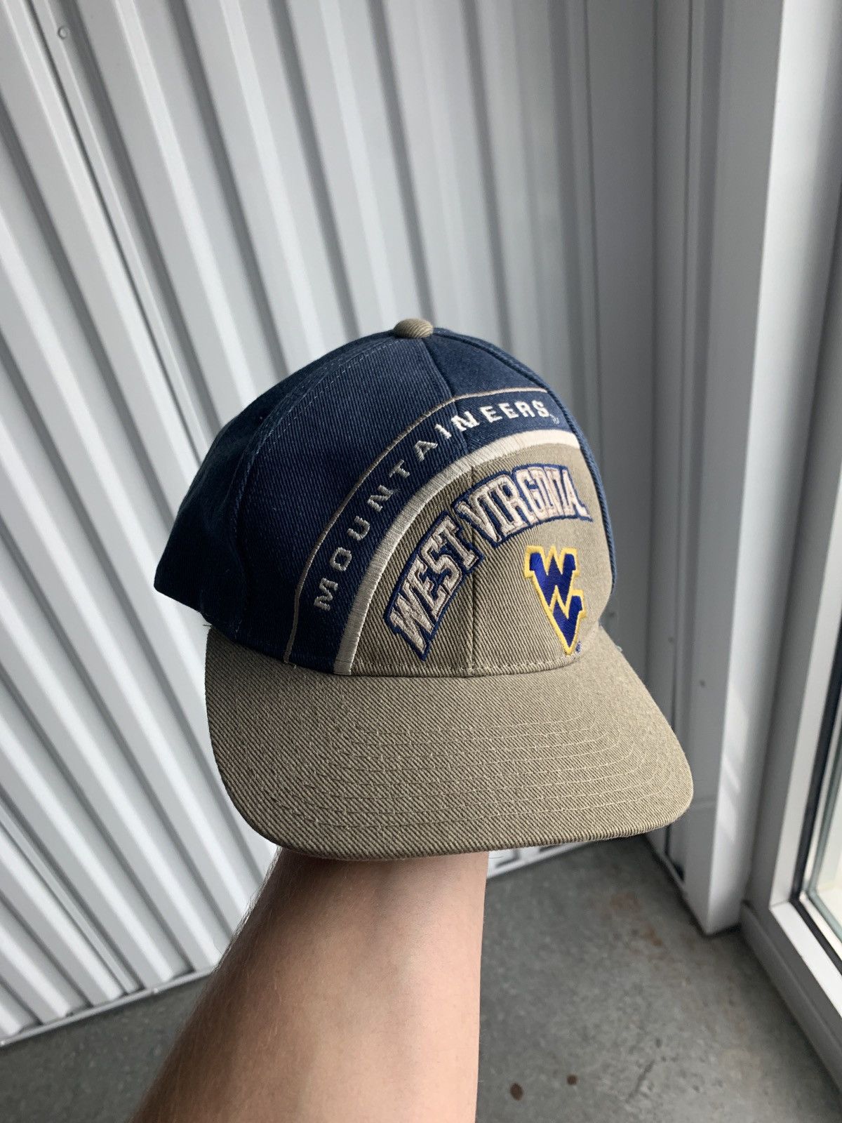 Lee × Vintage Essential Vintage 90s WVU Snapback Hat Size ONE SIZE - 1 Thumbnail