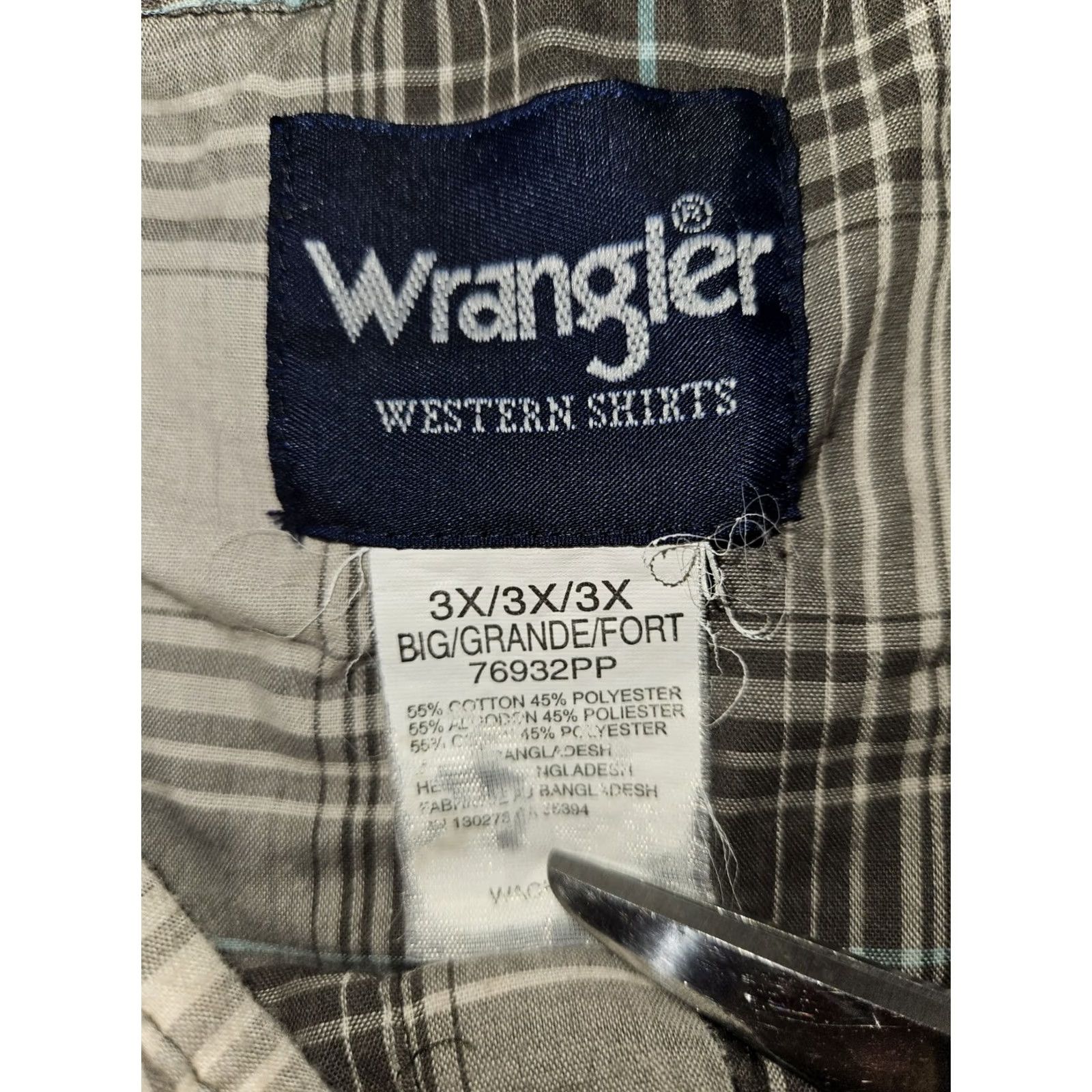 Wrangler VINTAGE Wrangler Pearl Snap Shirt Mens 3XB Gray Plaid Surged Hem Short Sleeve Shirt Body Mens Big & Tall Cowgirl Cowboy Western Classic Pockets Nylon? Size US XXL / EU 58 / 5 - 2 Thumbnail