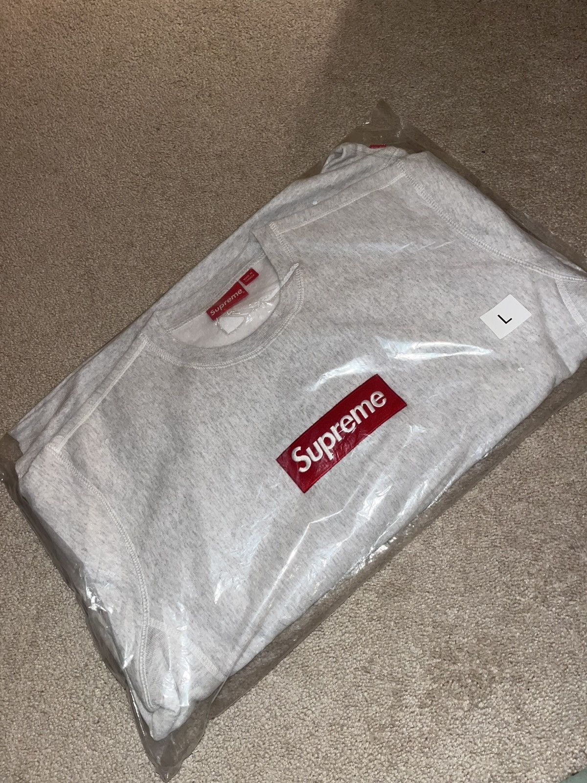 Supreme FW18 Ash Grey Box Logo Crewneck Sweatshirt Size US L / EU 52-54 / 3 - 1 Thumbnail