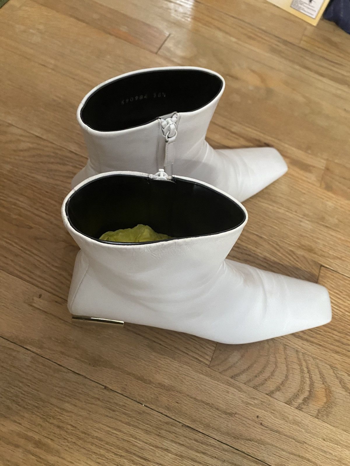 Balenciaga Authentic Balenciaga Typo BB White Leather Ankle Boots 38.5 Size US 8.5 / IT 38.5 - 2 Thumbnail