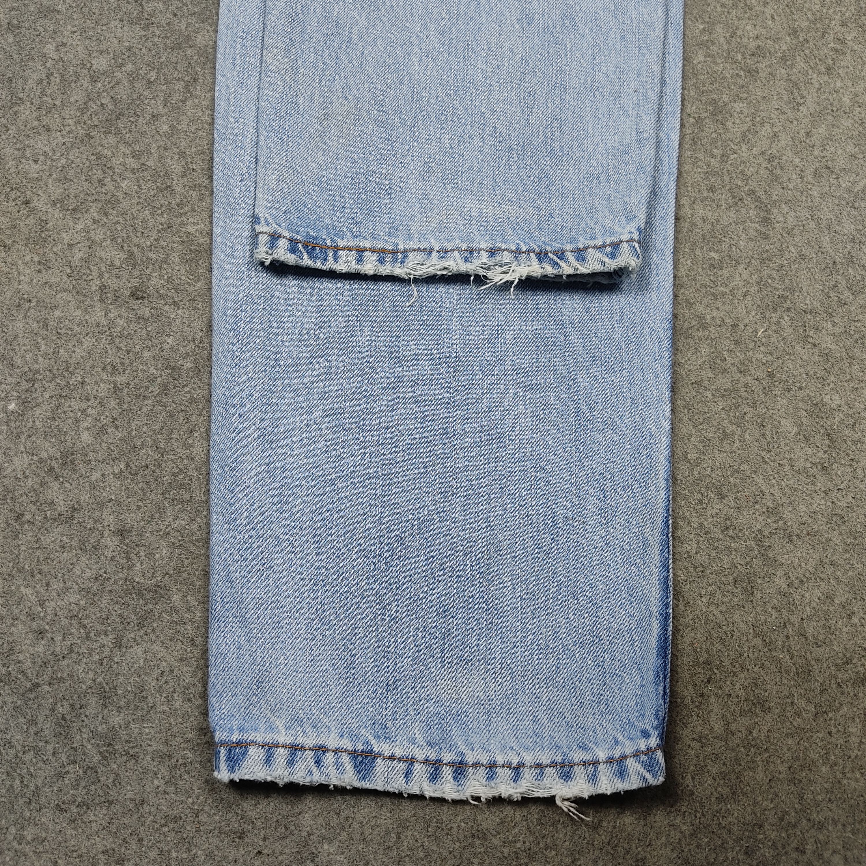 Levi's × Vintage Vintage Levis 560 Blue Light Wash Jeans L343 Size US 33 - 13 Thumbnail