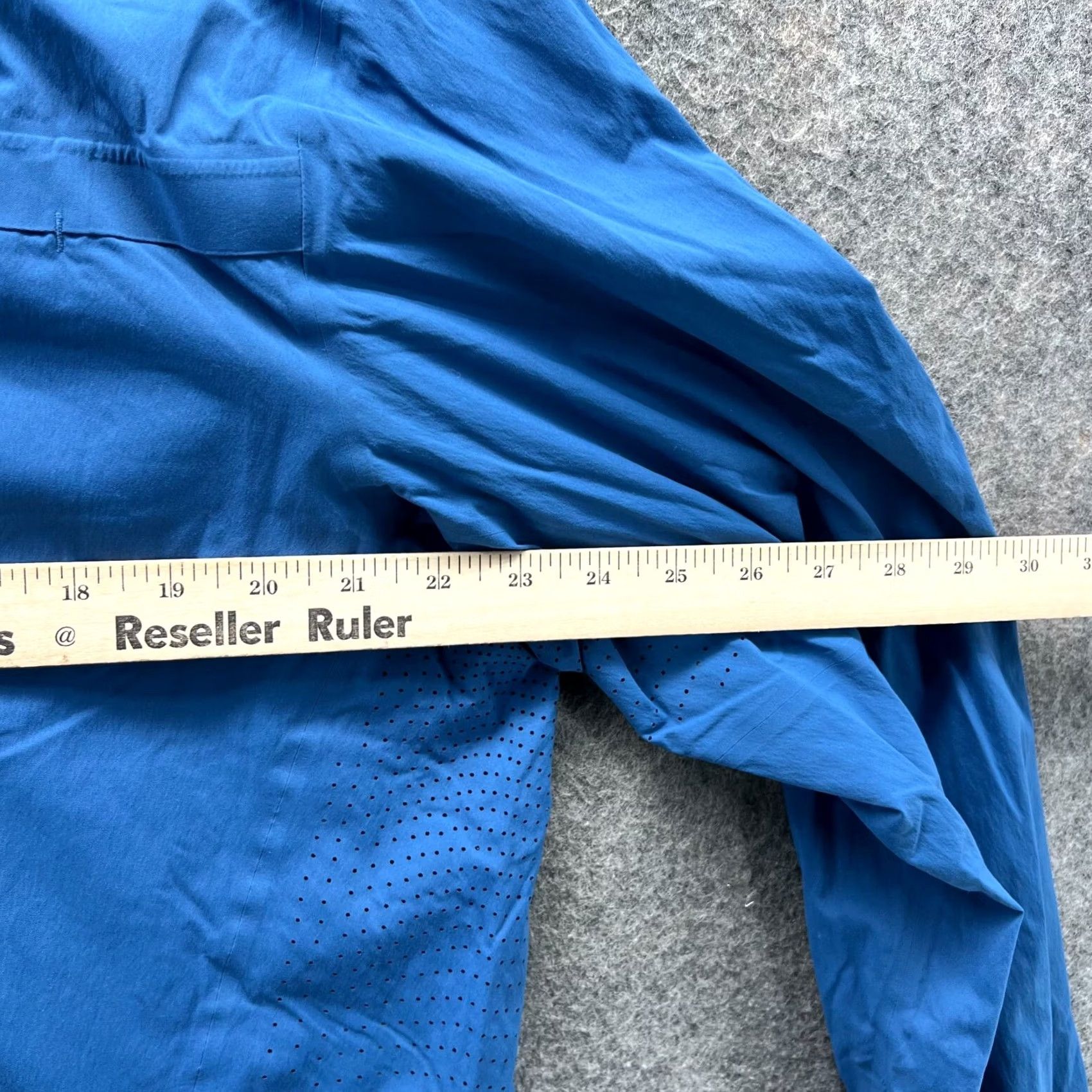 Mountain Hardwear VINTAGE Mountain Hardwear Button-Down Shirt Men XL Blue Knit Stretch All Seasons Size US XL / EU 56 / 4 - 7 Thumbnail