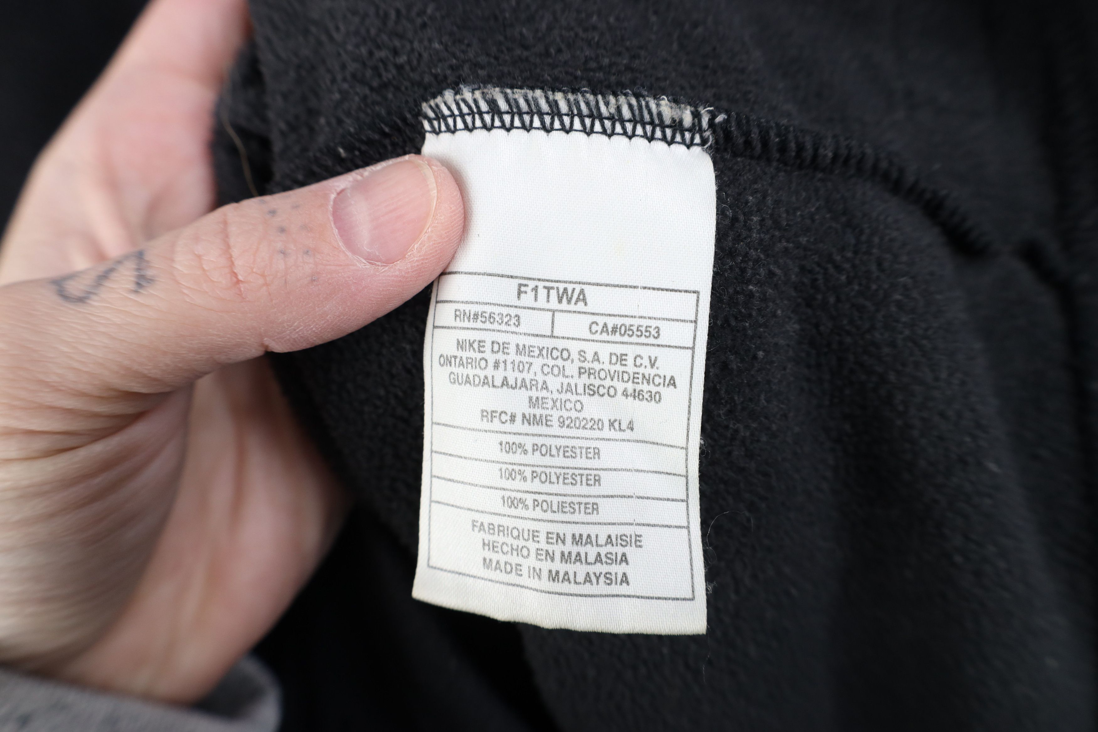 Nike Vintage Nike ACG Mini Swoosh Half Zip Fleece Sweater Black Size US L / EU 52-54 / 3 - 10 Thumbnail