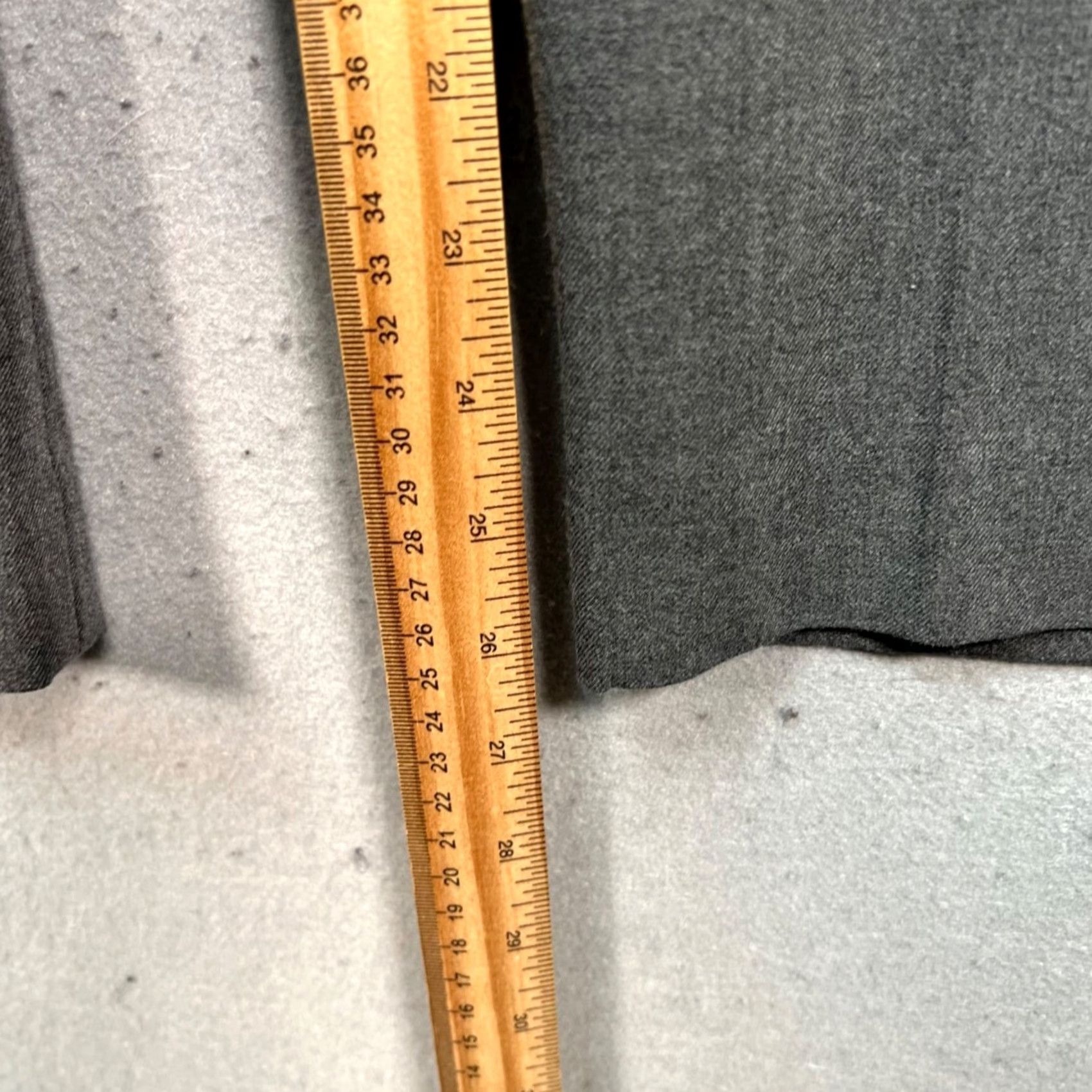 Uniqlo Uniqlo Mens XL Dress Pants Gray Polyester Blend Flat Front Tapered Inseam 27in Slashed Pockets Men Clothing Size US 36 / EU 52 - 6 Thumbnail