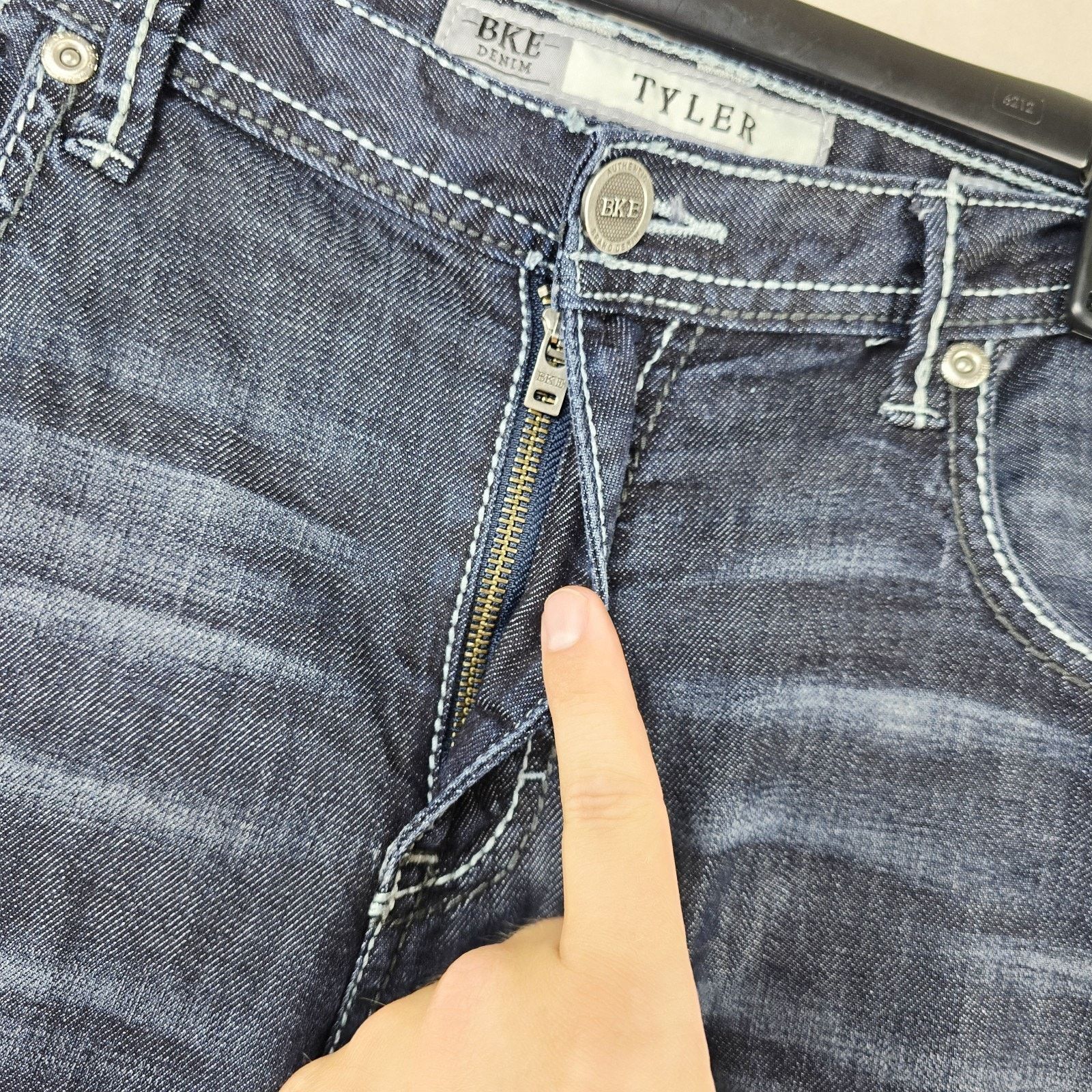 Other BKE Denim Tyler Straight Leg Blue Jeans 33R 33x26 Whiskers Size US 33 - 4 Thumbnail