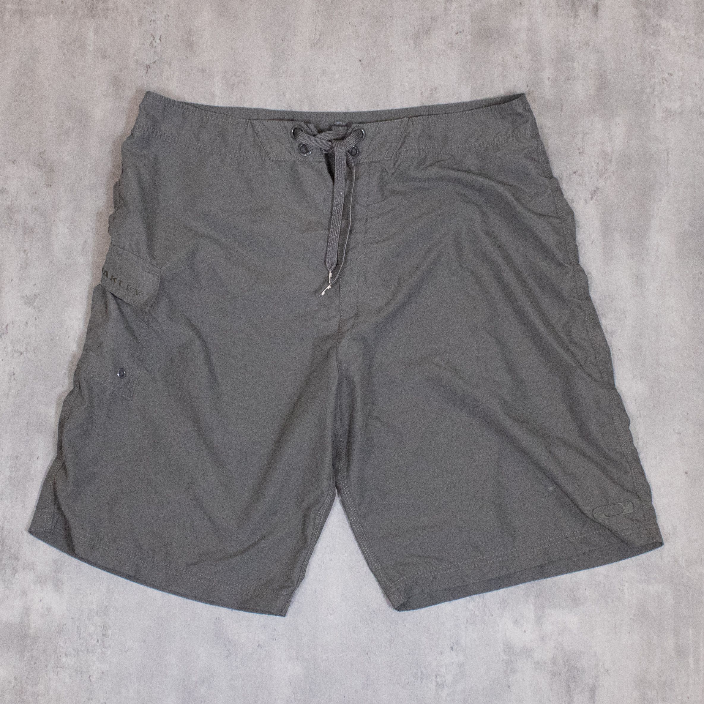 Vintage VTG Y2K 2000's Oakley Crazy Baggy Cargo Grey Water Shorts Size US 40 / EU 56 - 5 Thumbnail