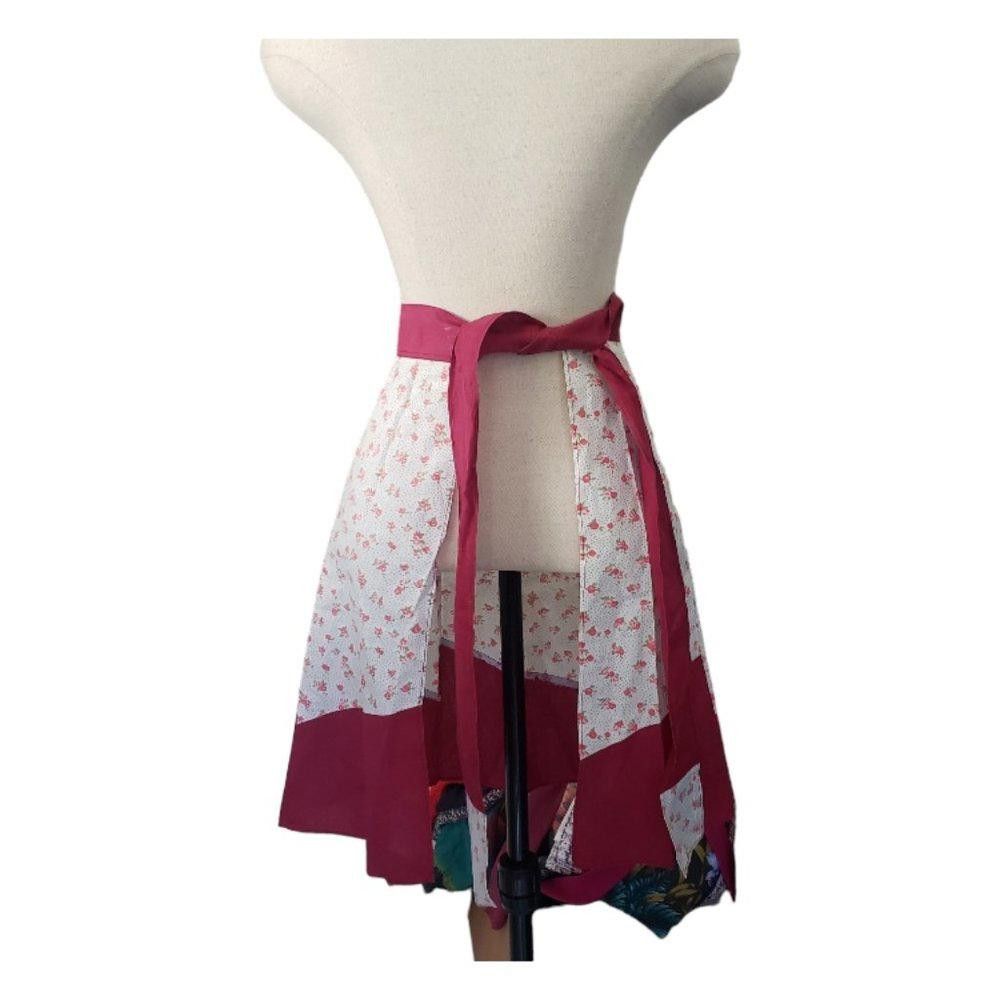 Designer CT686 Vintage Red & White Floral Apron Petite Size ONE SIZE - 2 Thumbnail