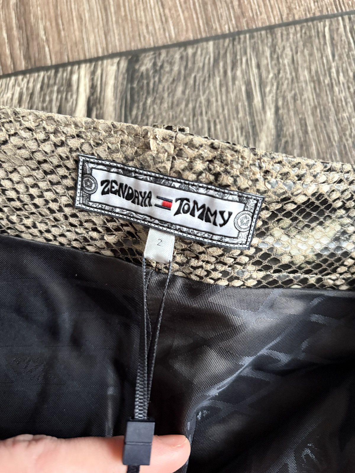 Tommy Hilfiger NWT AW19 Tommy Hilfiger x Zendaya Snakeskin Python Leather Size 26" / US 2 / IT 38 - 6 Thumbnail