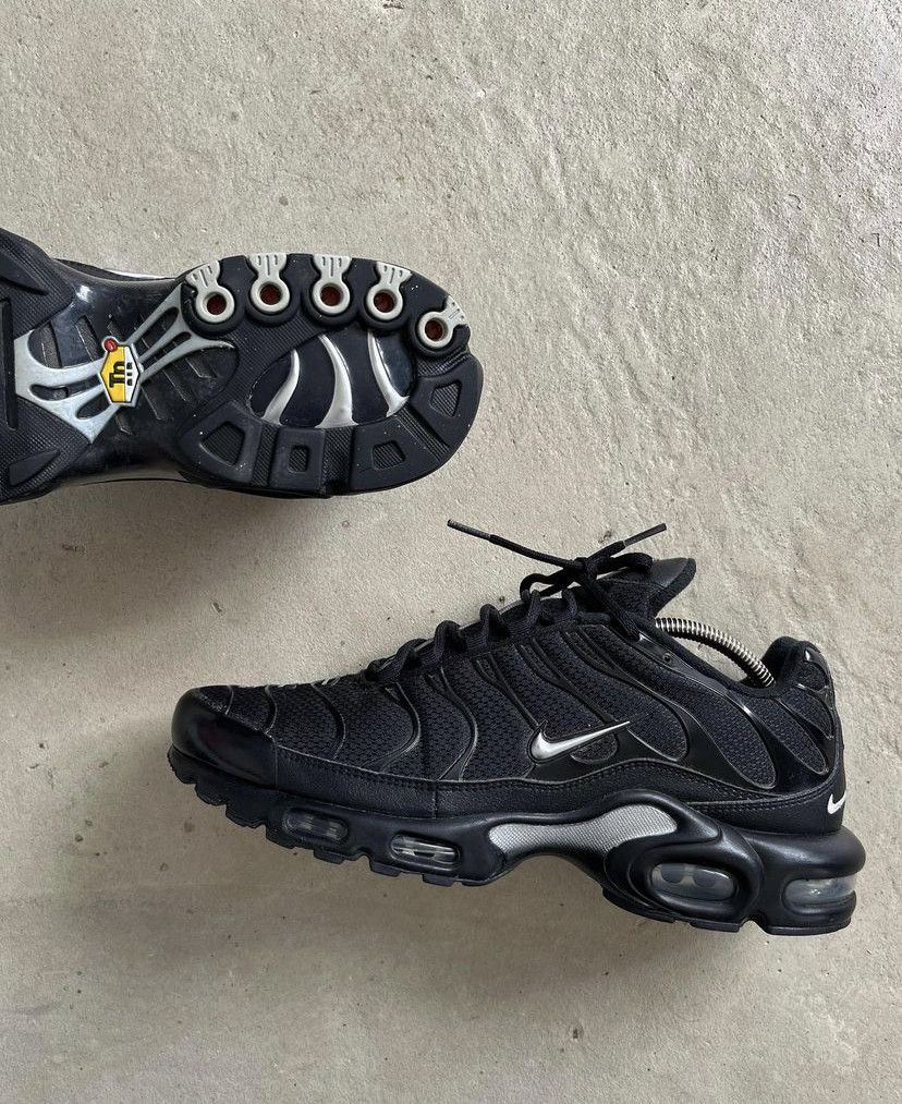 Nike nike tn triple black mini c swoosh reflective air Size US 12 / EU 45 - 2 Thumbnail