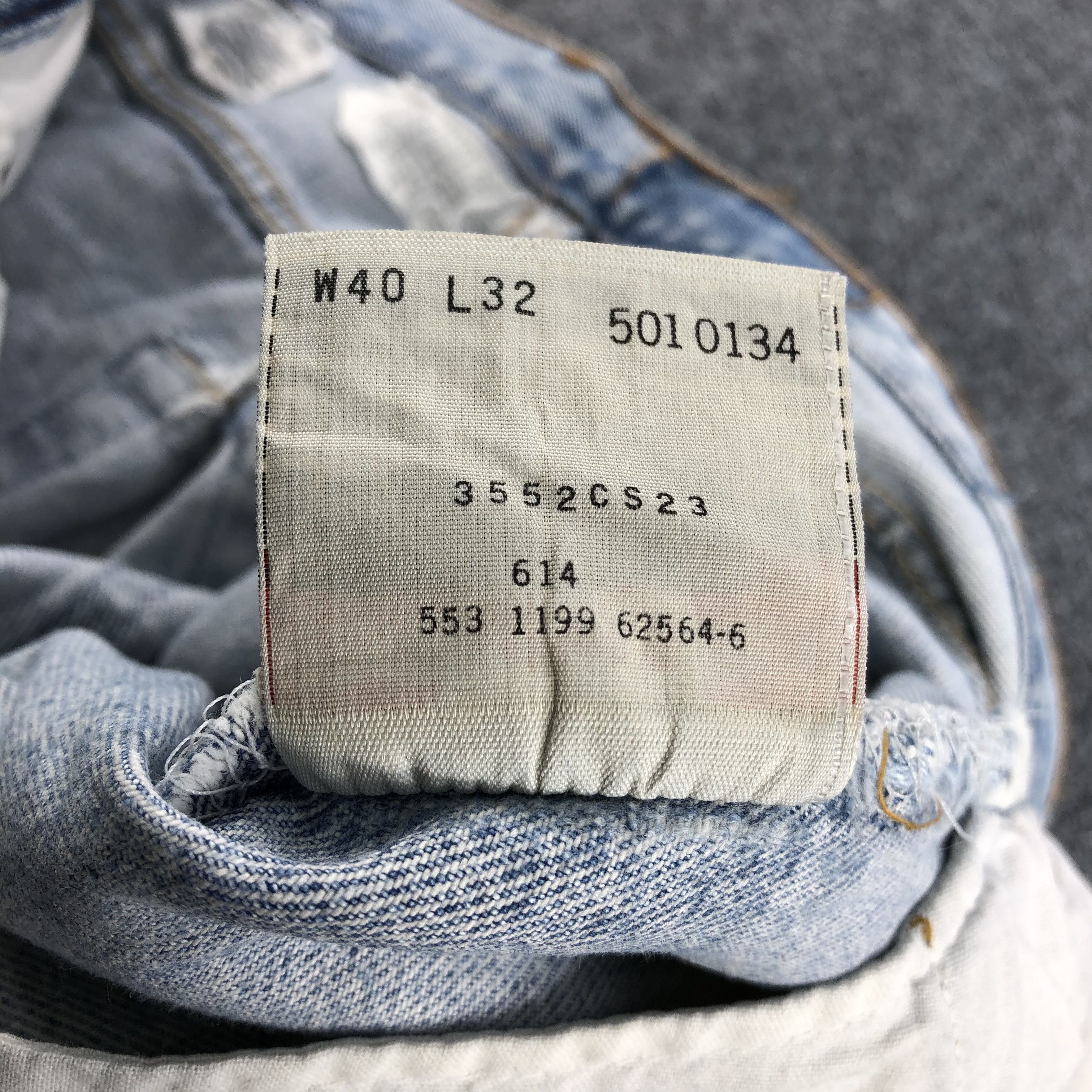 Levi's × Vintage Vintage 90s Light Wash Levis 501 Jeans Skull Patch-JM971 Size US 31 - 11 Thumbnail