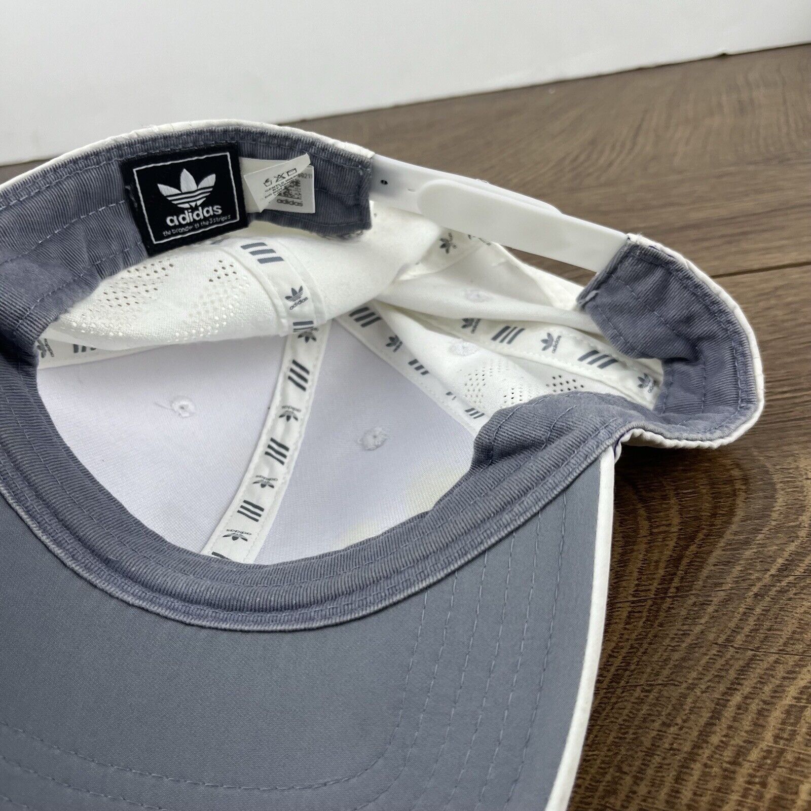 Adidas Adidas Snapback Hat Adidas Snapback Hat White Adjustable Hat Size ONE SIZE - 14 Thumbnail