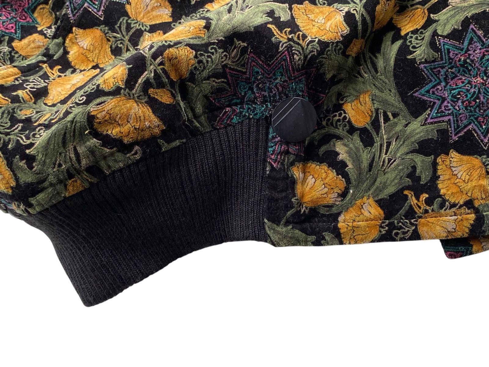 Japanese Brand × Vintage Vtg Velvet Full Printed Flower Japanese Brand Size US M / EU 48-50 / 2 - 12 Thumbnail
