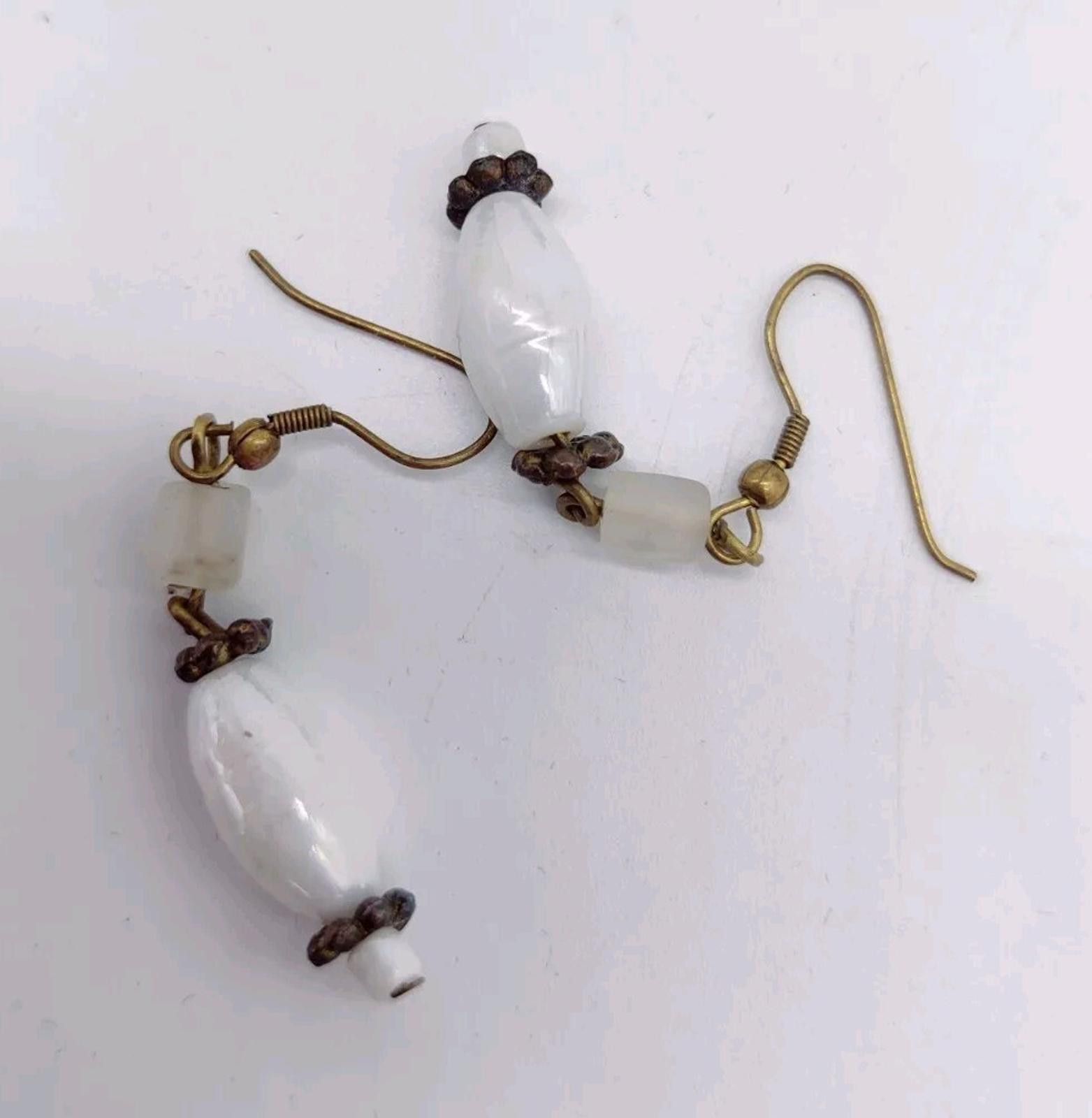The Unbranded Brand Vintage Dangle Earrings Hook Pierced White Beaded Gold Toned Size ONE SIZE - 4 Thumbnail