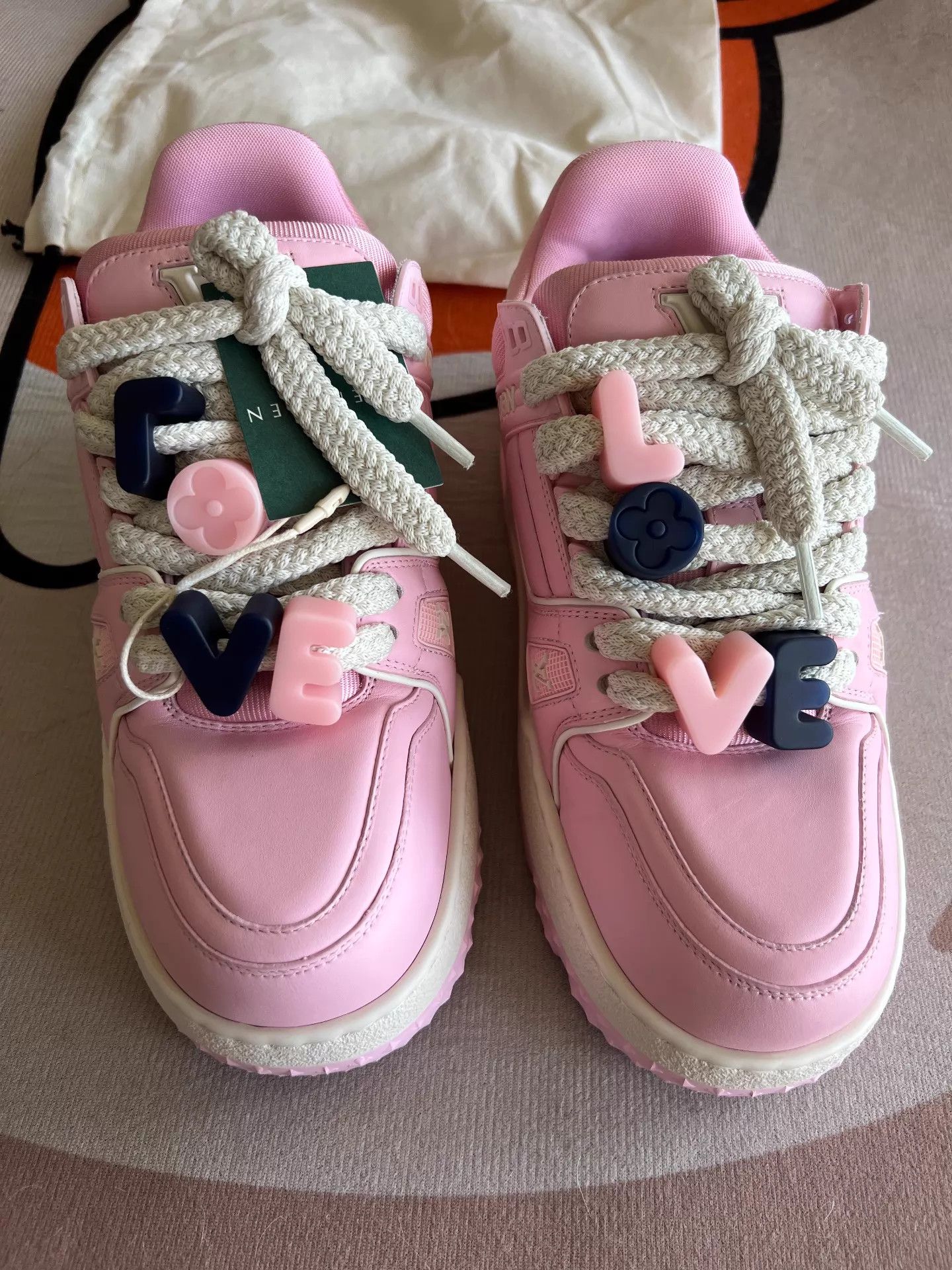 Louis Vuitton sneakers US 7