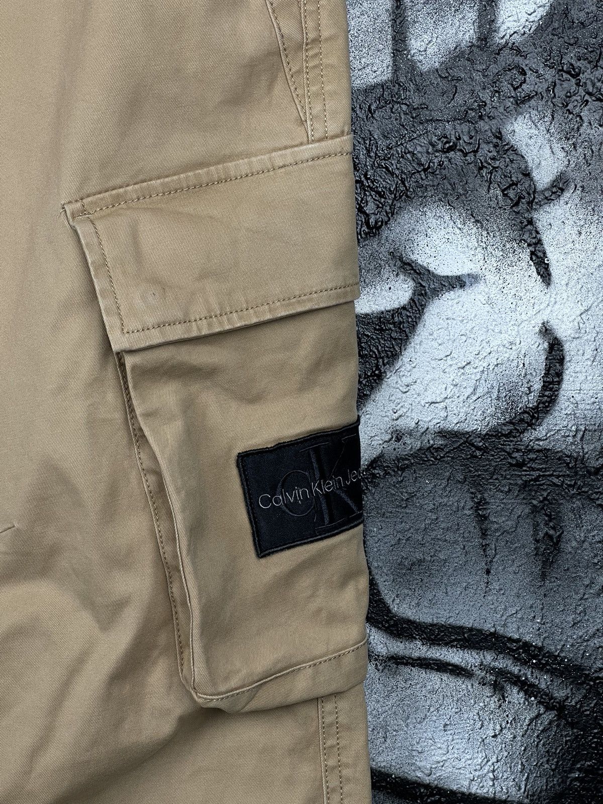 Calvin Klein Calvin Klein Skinny Fit Patch Logo Cargo Pants Size W30 Size US 30 / EU 46 - 5 Thumbnail