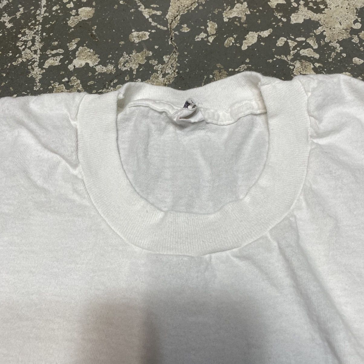 Unsound Rags × Vintage Vintage White Fruit Of The Loom Blank Single Stitch Tshirt Size US XL / EU 56 / 4 - 4 Thumbnail