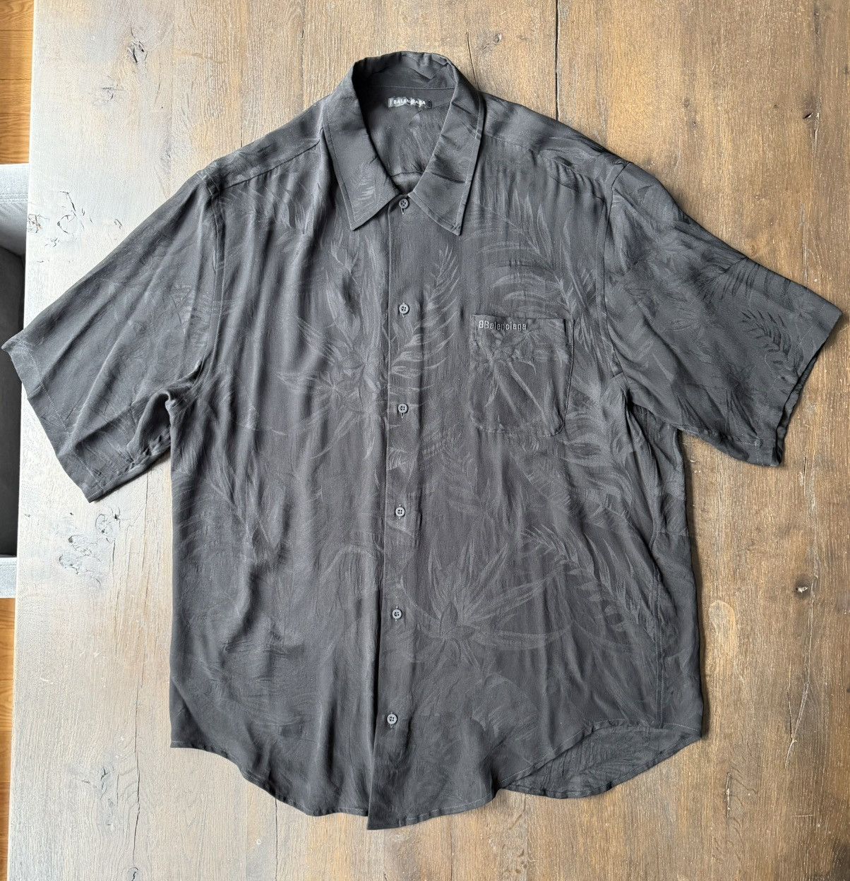 Silk fluid minimal tropical button down shirt size 39 Medium