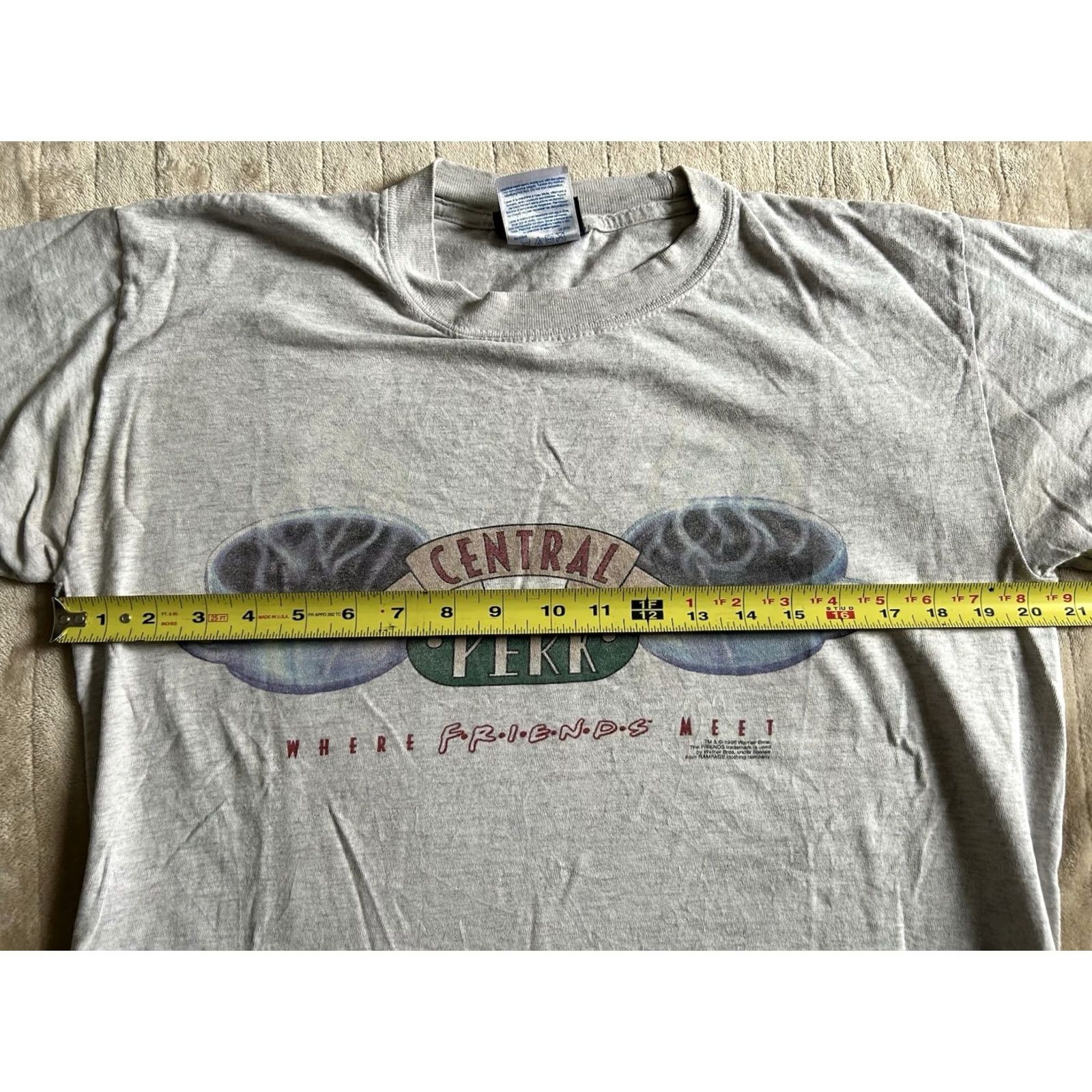 Logo 7 VINTAGE Friends Central Perk TV Show T-Shirt Logo Mens M Distressed 1996 Gray Short Sleeve Crew Neck 90s Size US M / EU 48-50 / 2 - 7 Thumbnail