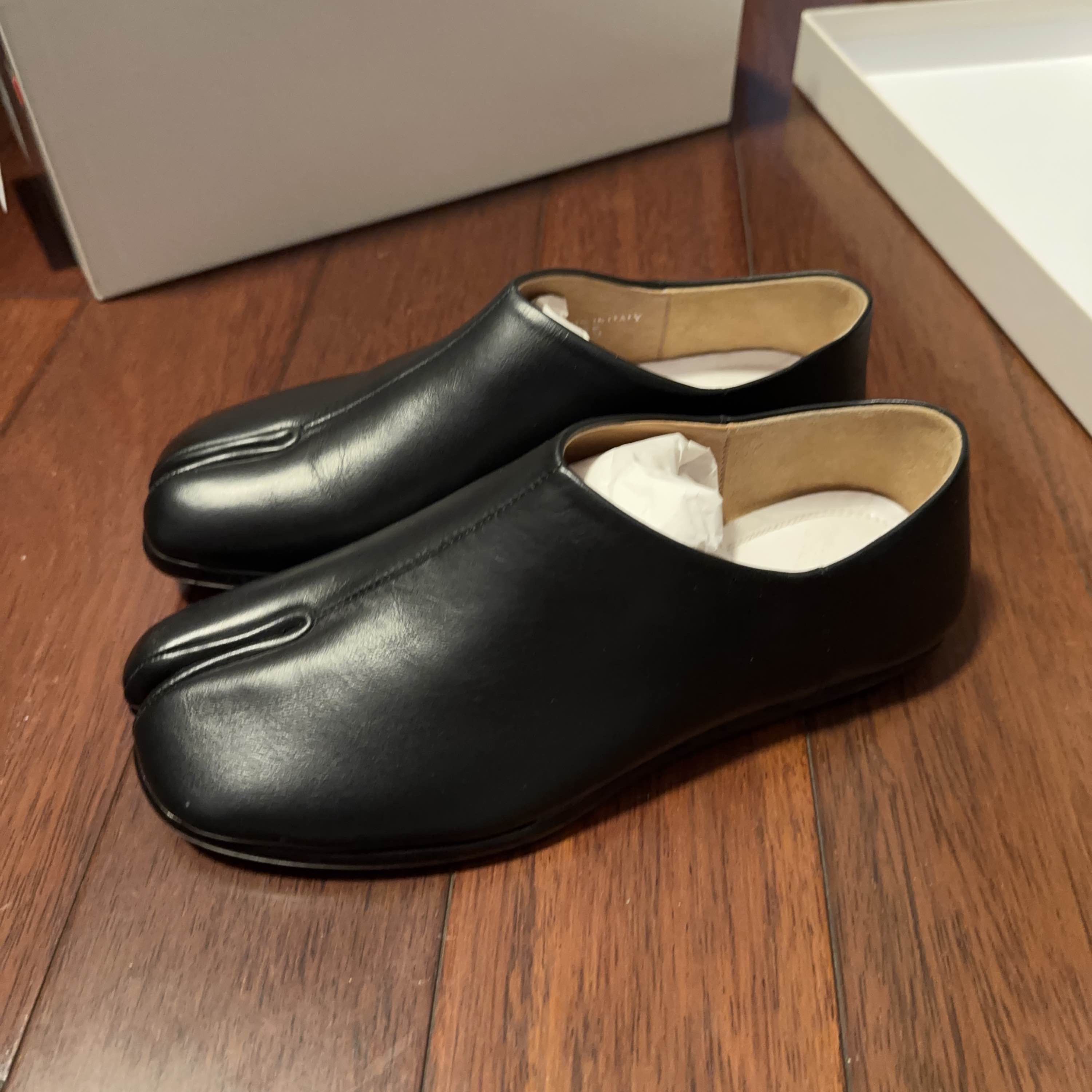 Maison Margiela Maison Margiela Black Tabi Flats Size 35 Size US 5 / IT 35 - 1 Thumbnail