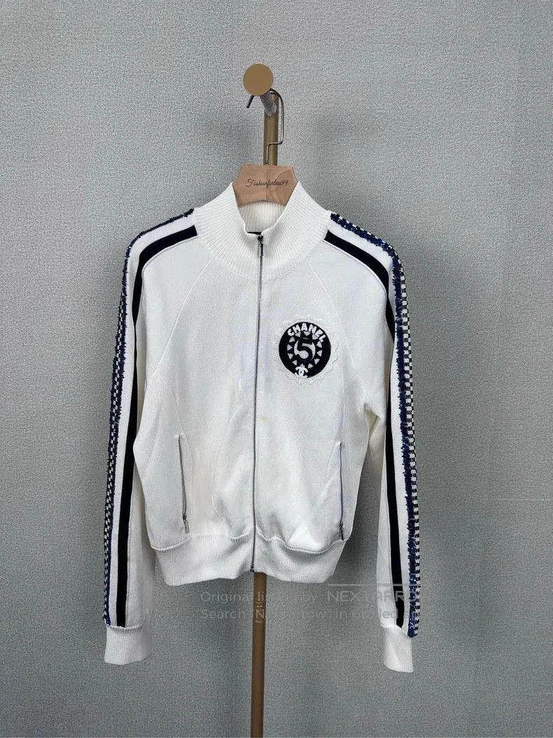 Chanel Chanel White Knit Jacket Size 44. Size US L / EU 52-54 / 3 - 1 Thumbnail