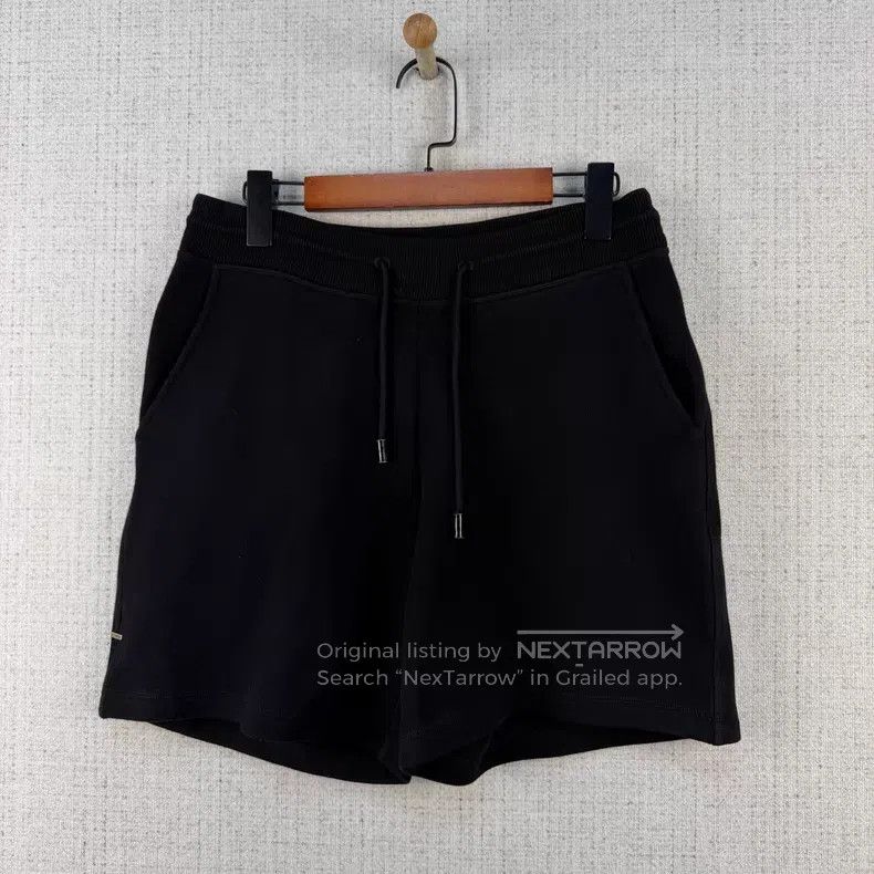 Louis Vuitton Louis Vuitton size xs Solid Back Instruction Patch Shorts Size US 28 / EU 44 - 2 Thumbnail