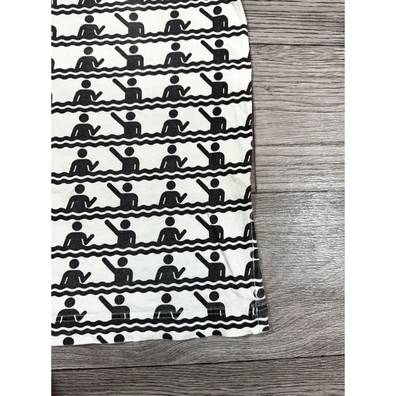 Comme des Garcons Girl Comme des Garçons Rei Kawakubo All Over Print Pocket T-Shirt White Men’s Size S Shirts Mens S White All Over Print Pocket T-Shirt 90s (decade) Size US S / EU 44-46 / 1 - 4 Thumbnail