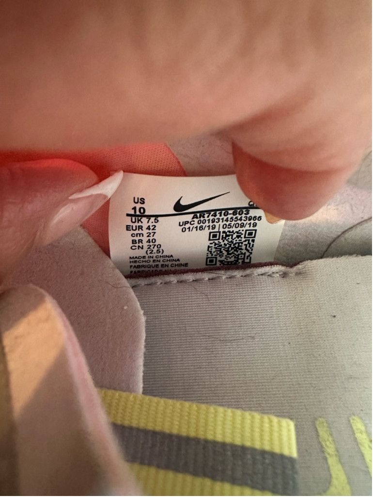 Nike EUC Nike Air Max Dia SE 'Bleached Coral' Size 10 US women’s Size US 10 / IT 40 - 8 Thumbnail