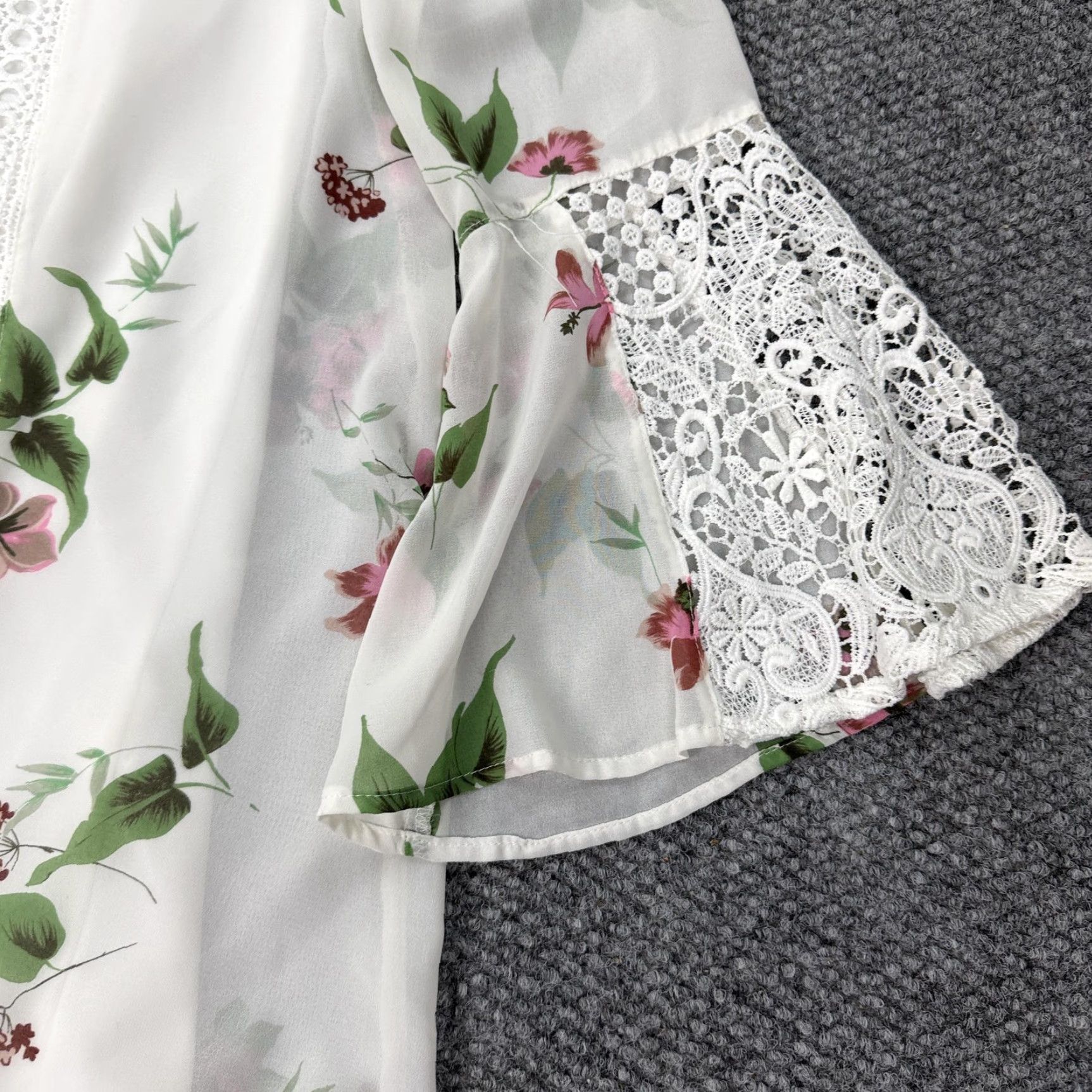 Bell Sequin Hearts Shirt Womens Large White Floral Bell Sleeve Lace Boho Tunic Size L / US 10 / IT 46 - 3 Thumbnail