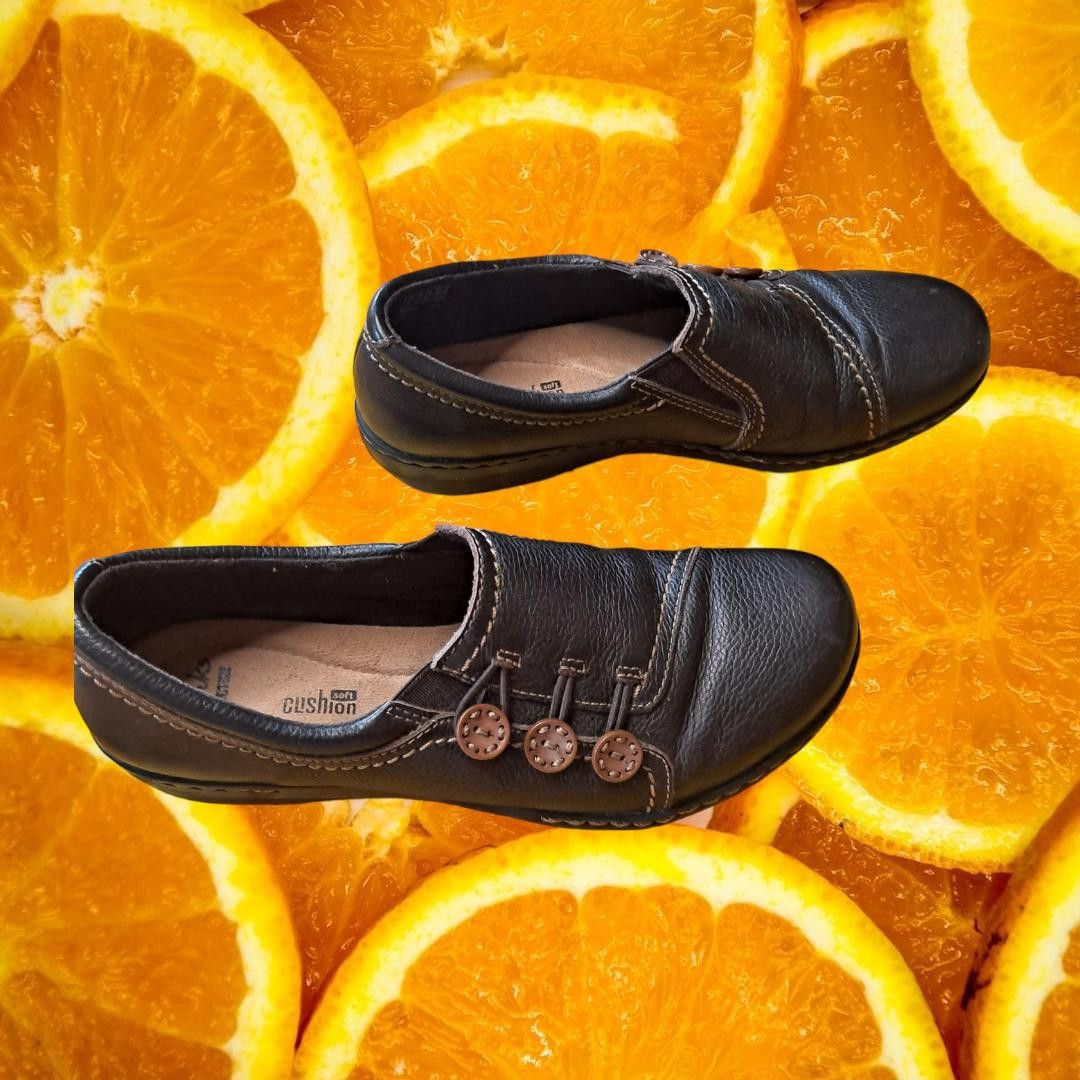 Clarks Clarks Soft Cushion Black Loafer with Accent Buttons Size 7 Size US 7.5 / IT 37.5 - 1 Thumbnail