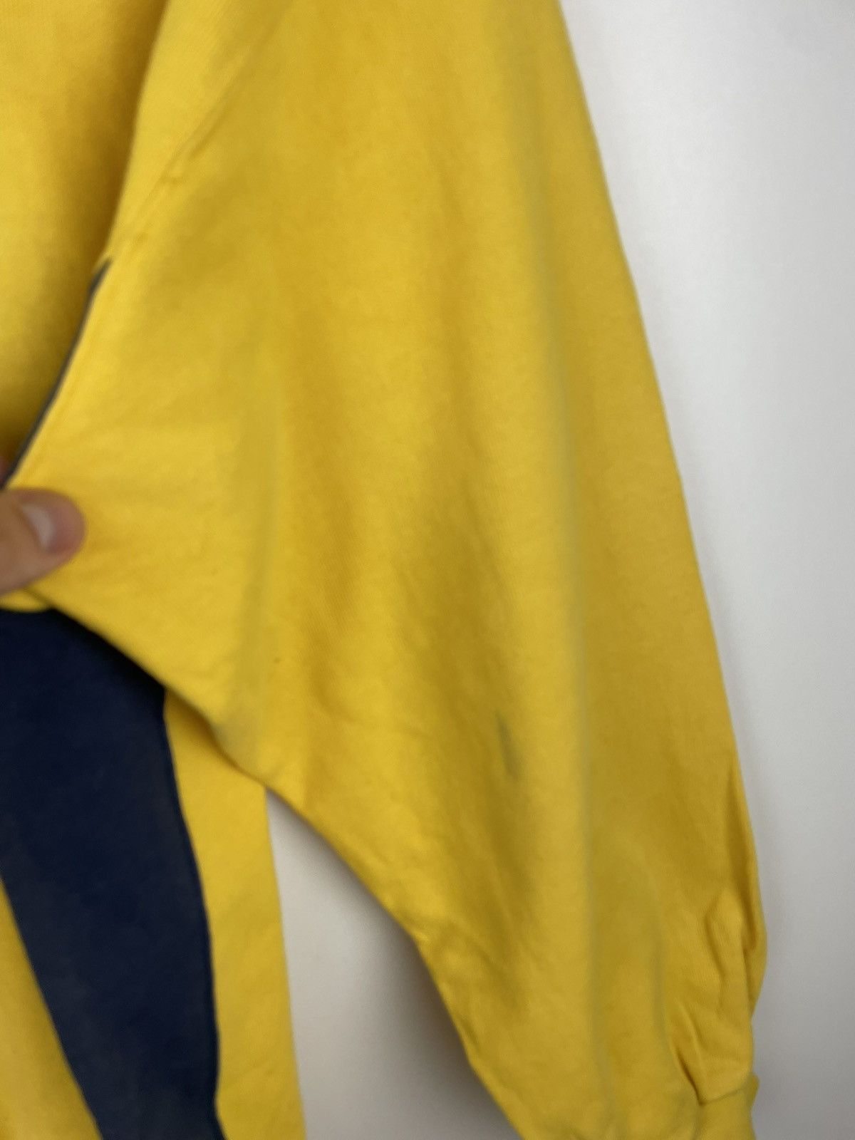 Nike Rare Nike Vintage Sweatshirt Big Logo Yellow Size XS-S Size US XS / EU 42 / 0 - 7 Thumbnail