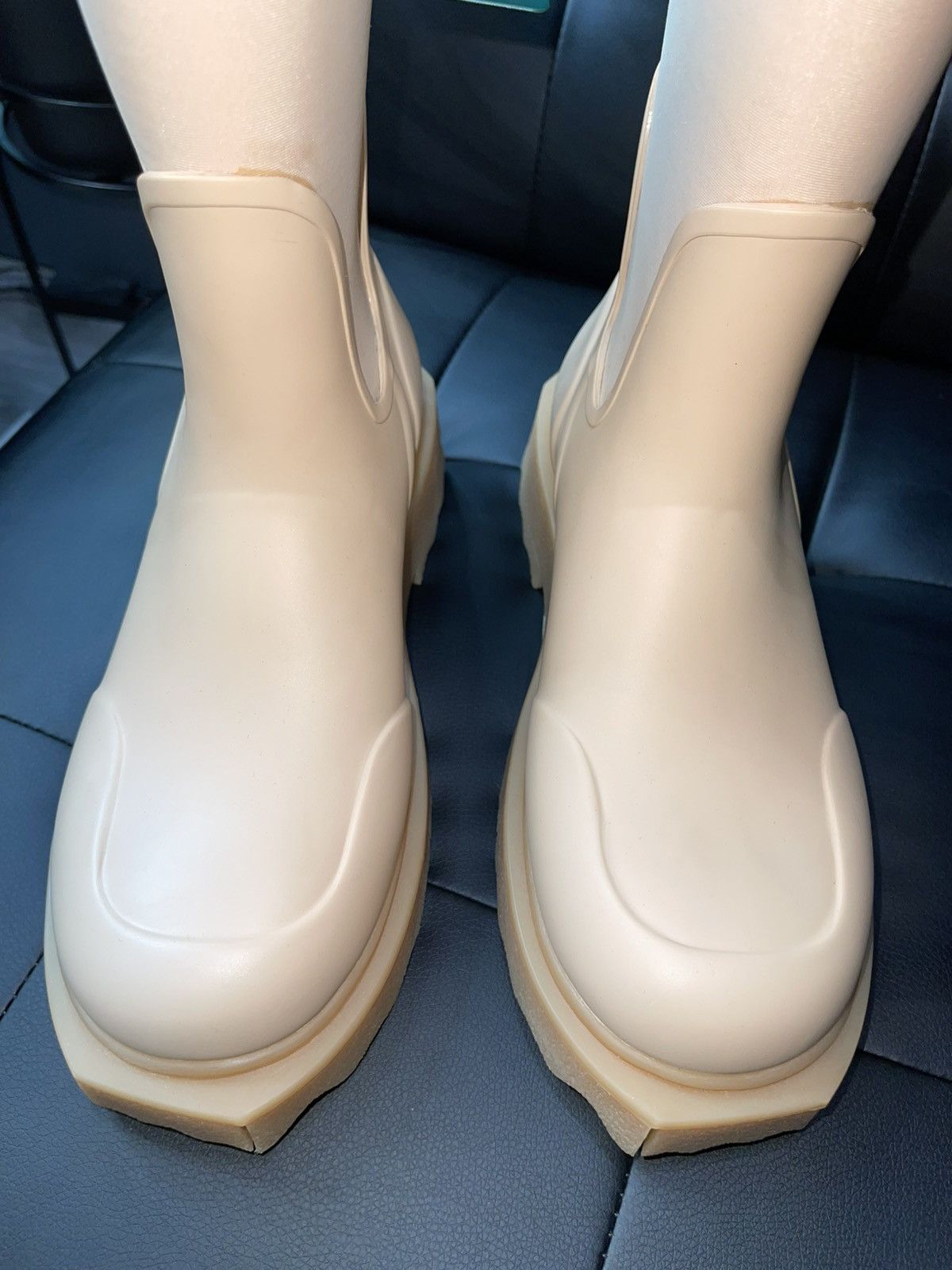 Off-White Rose Off White Pull on lug sole boots Size US 8.5 / IT 38.5 - 8 Thumbnail